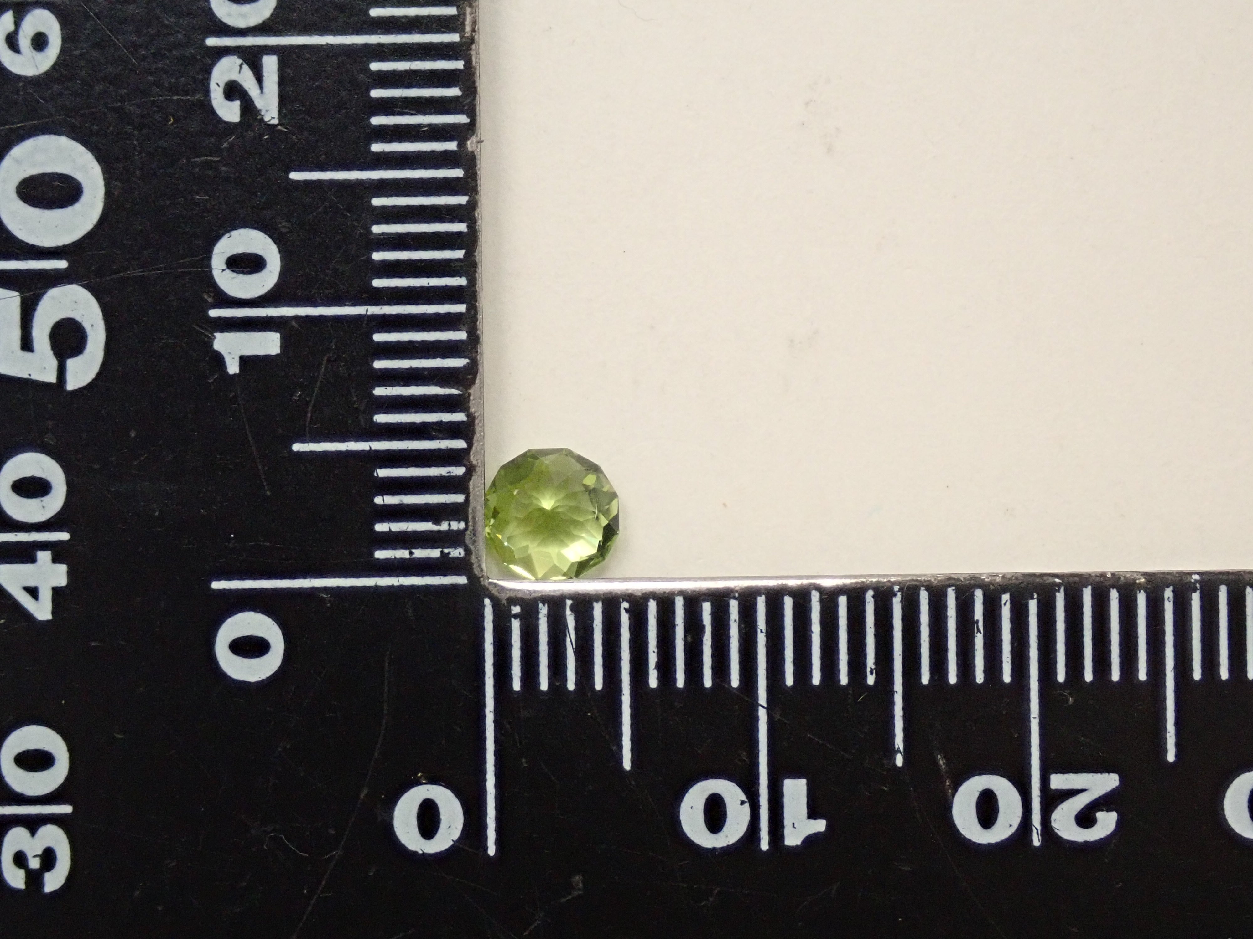 パキスタン産ペリドット 5.0mm/0.517ctルース