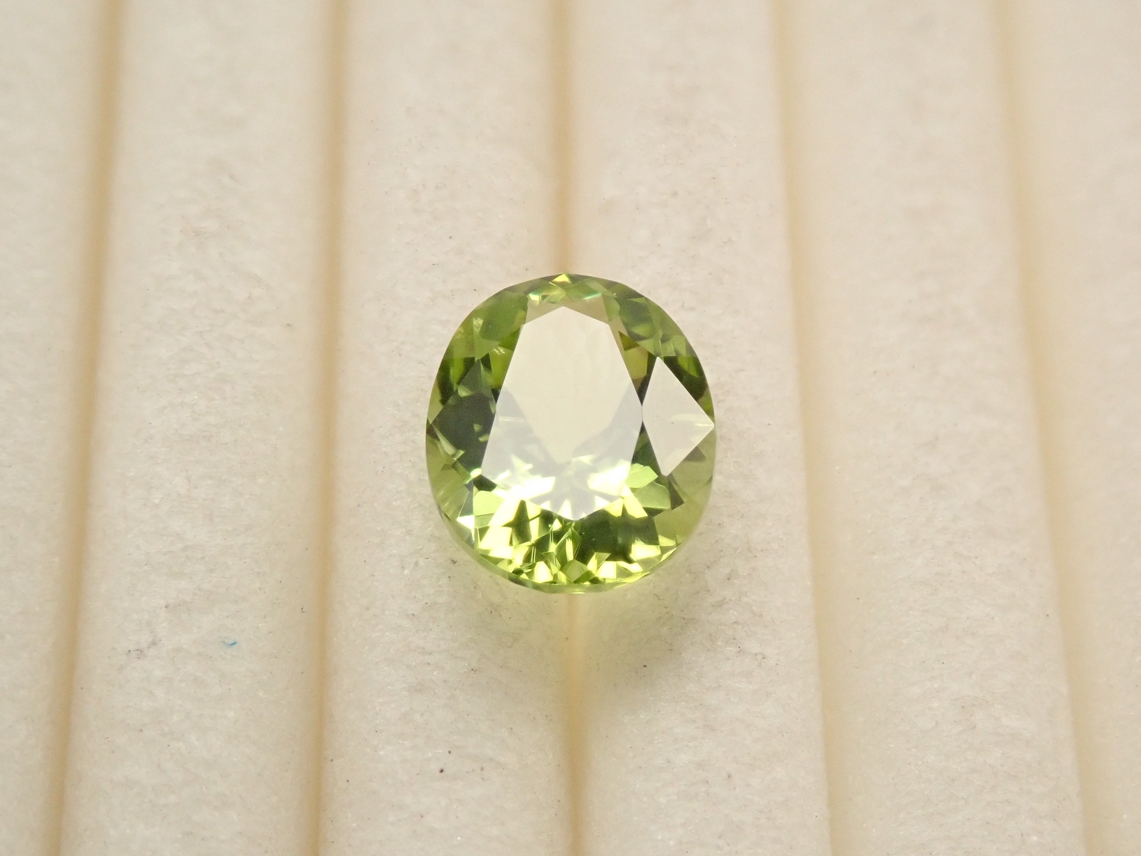 パキスタン産ペリドット 0.649ctルース