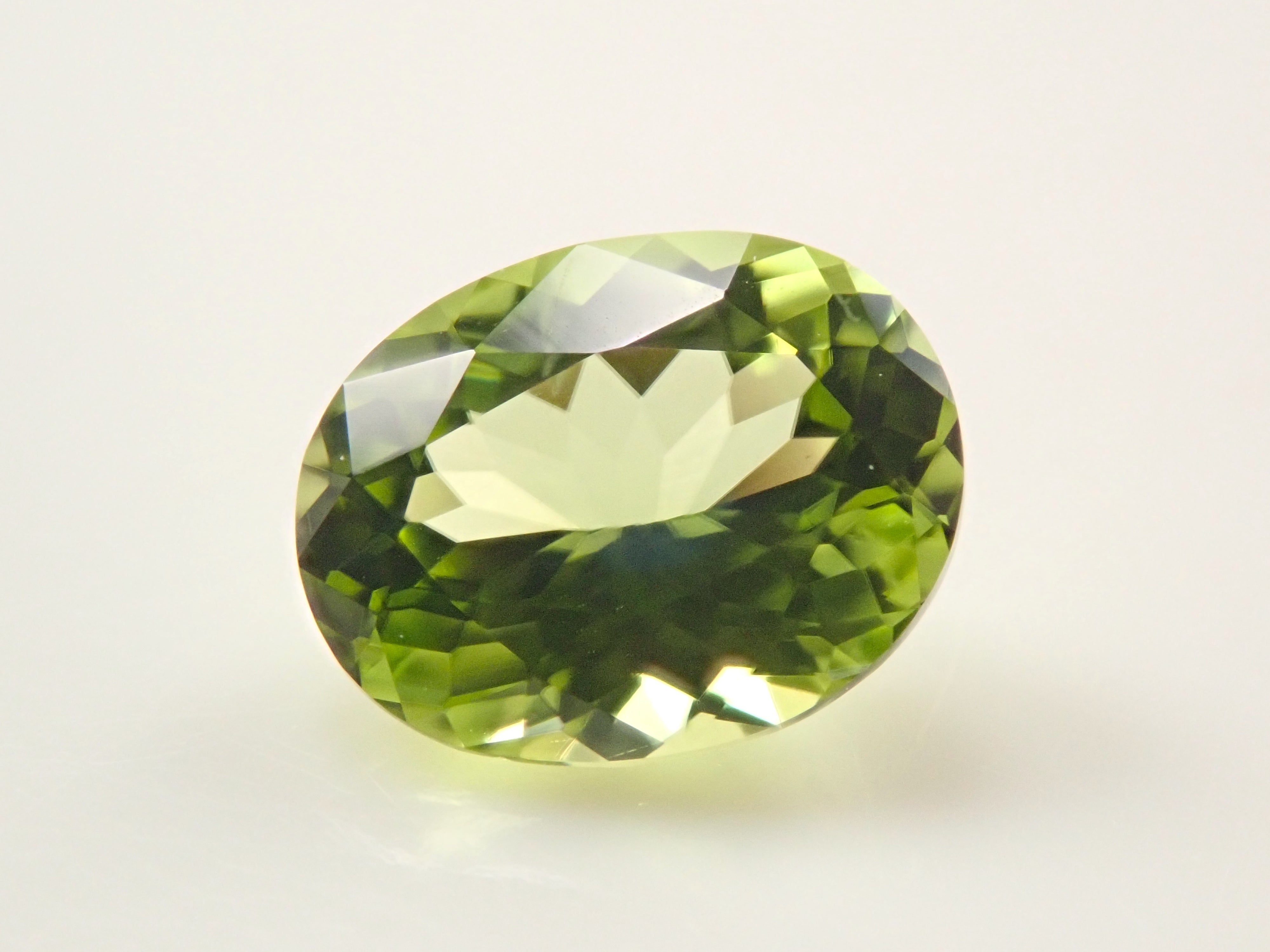 パキスタン産ペリドット 0.649ctルース