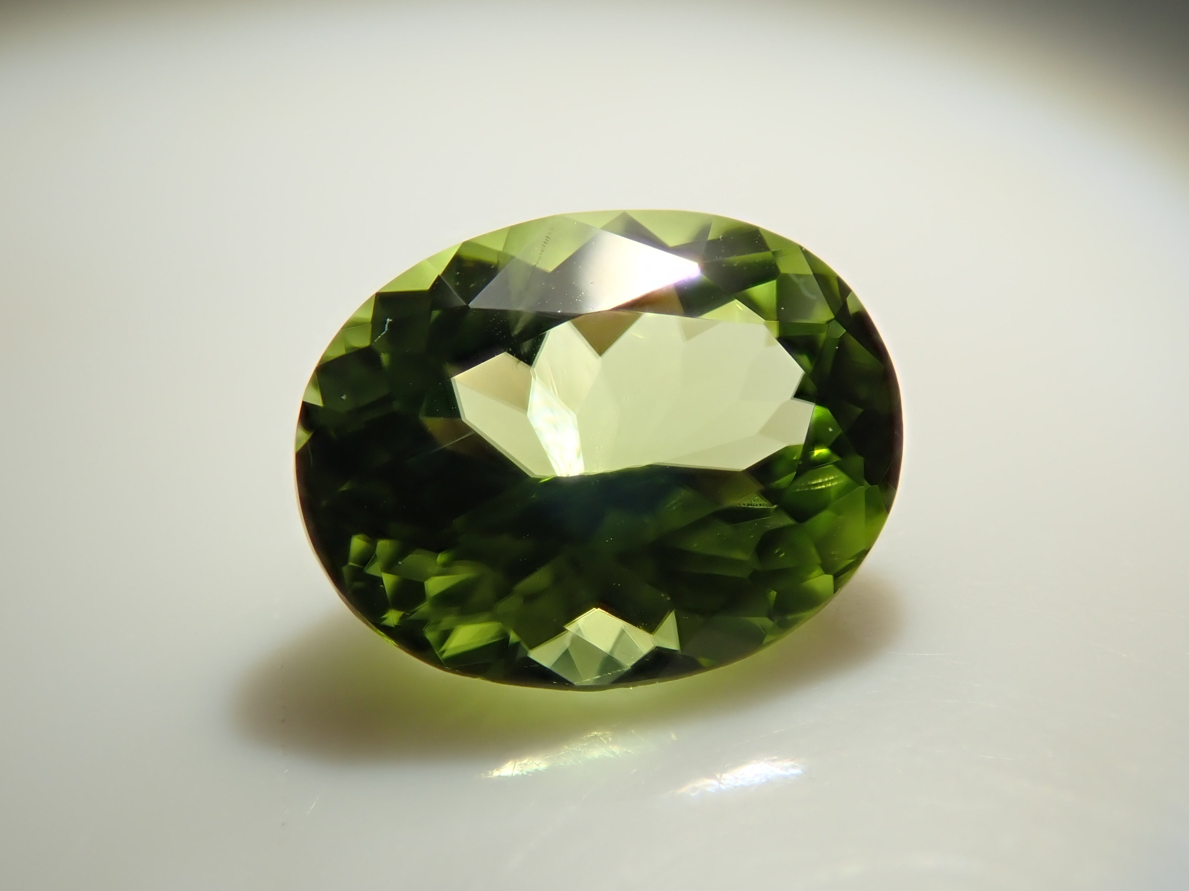 パキスタン産ペリドット 0.649ctルース