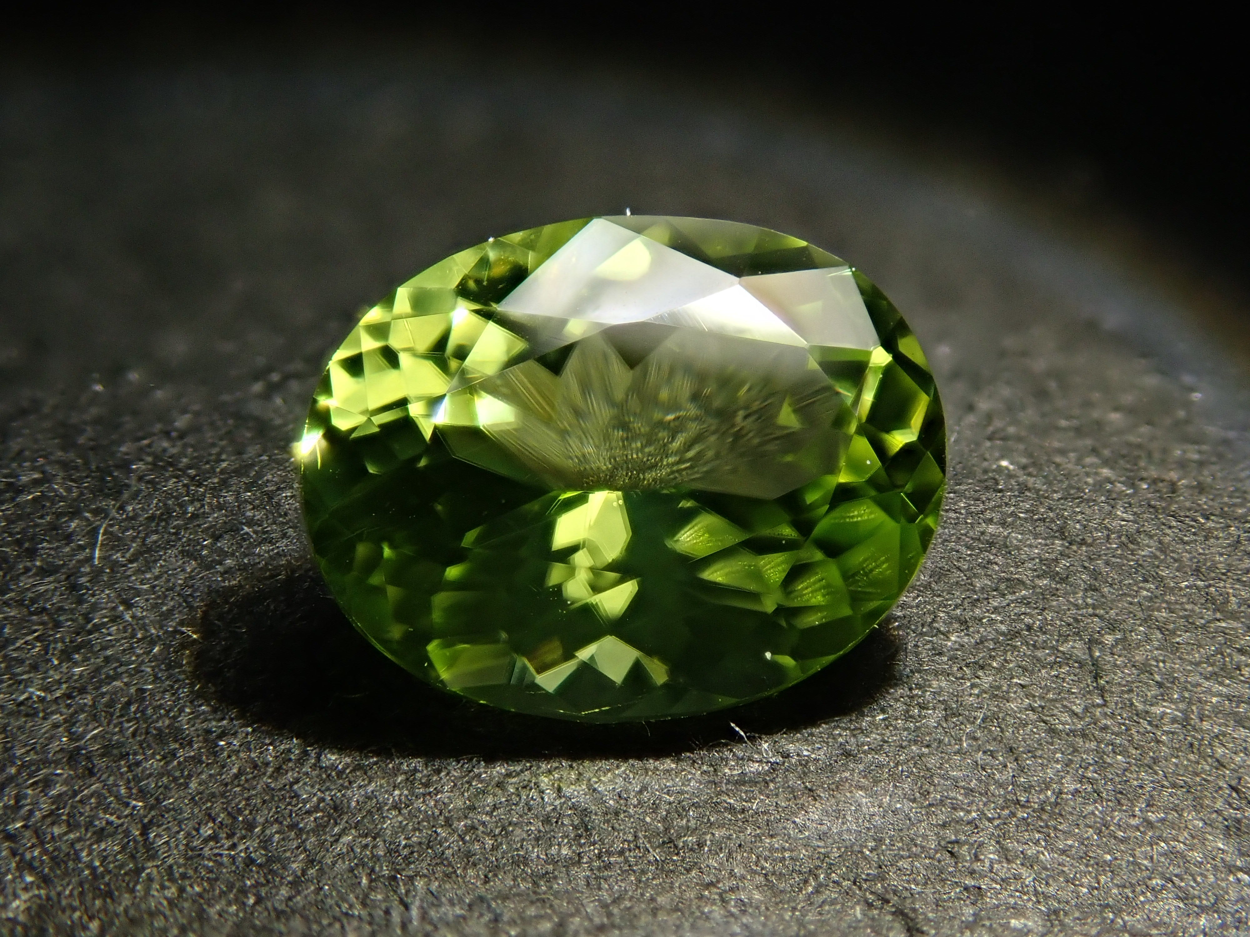 パキスタン産ペリドット 0.649ctルース