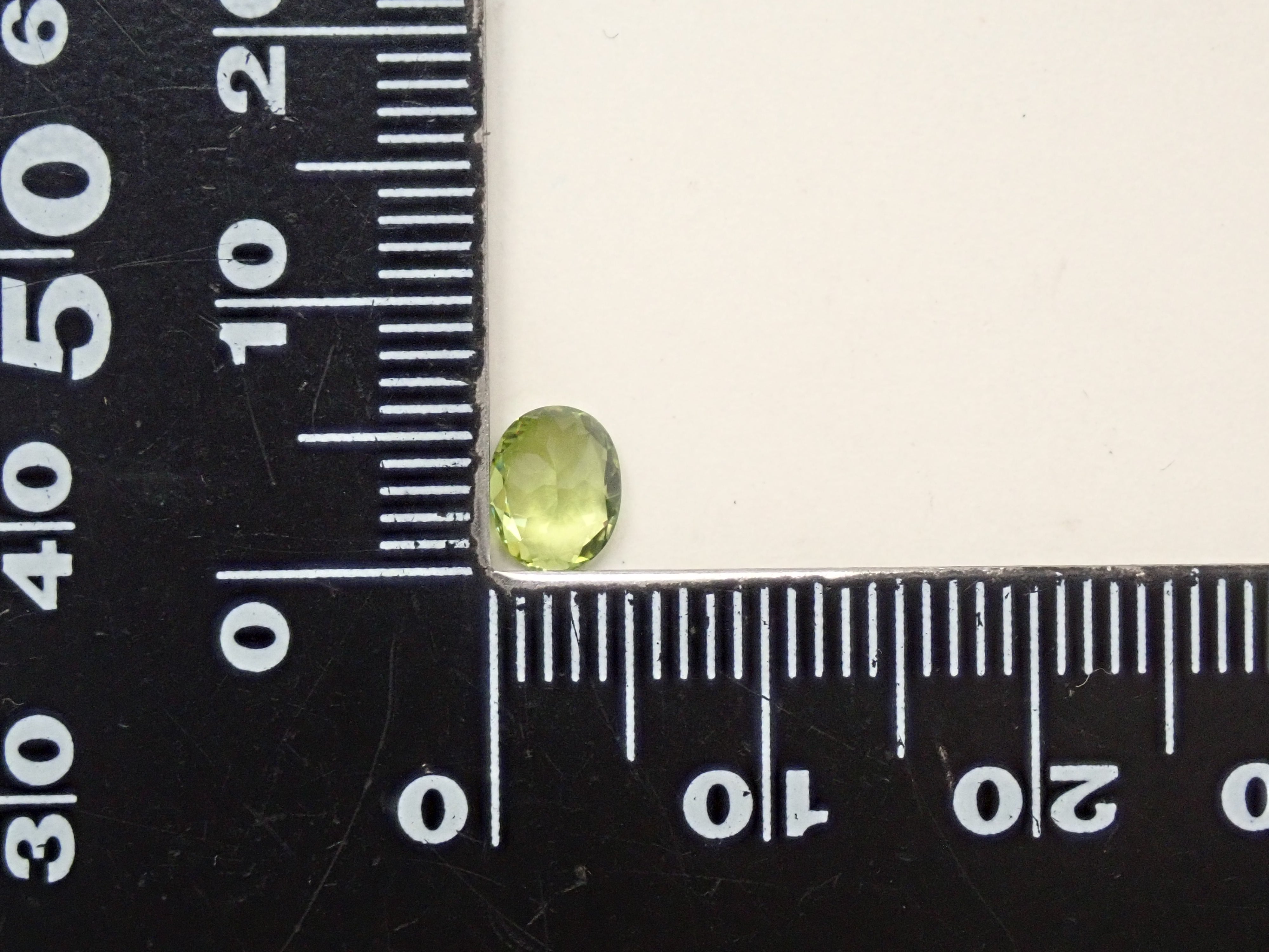 パキスタン産ペリドット 0.649ctルース