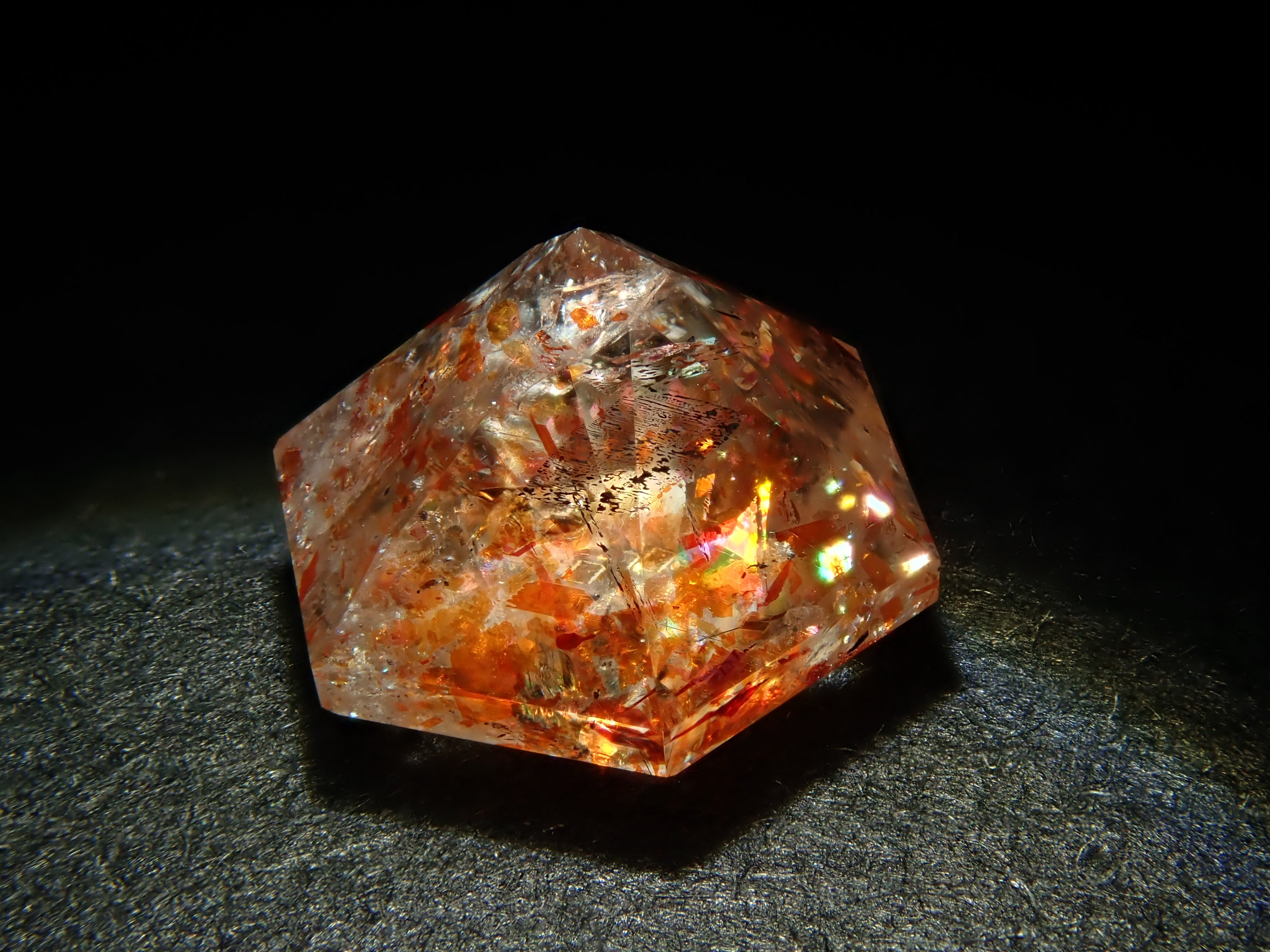 タンザニア産サンストーン（イリュージョンサンストーン） 0.777ctルース