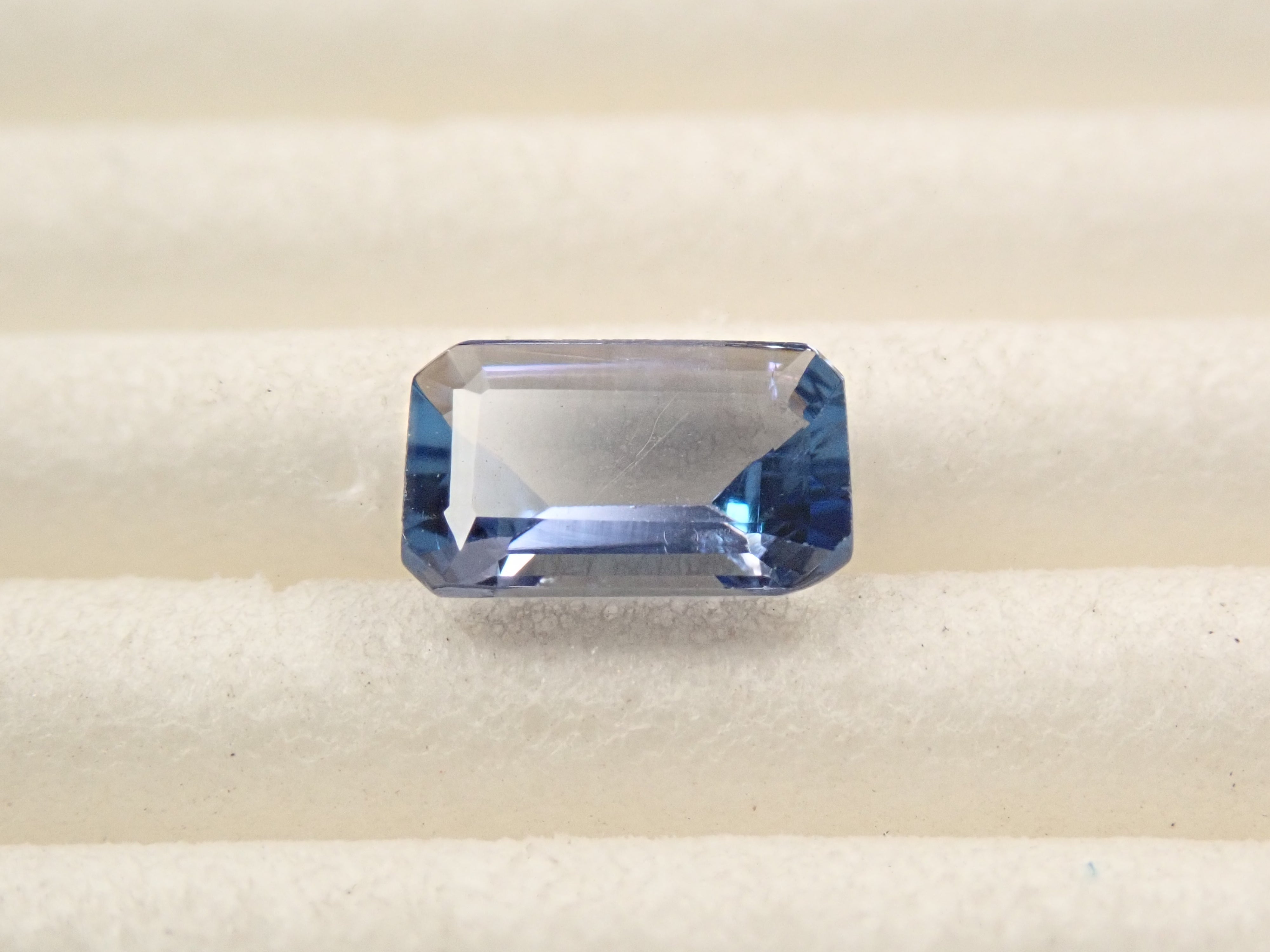 タンザニア産ブルーゾイサイト 0.473ctルース