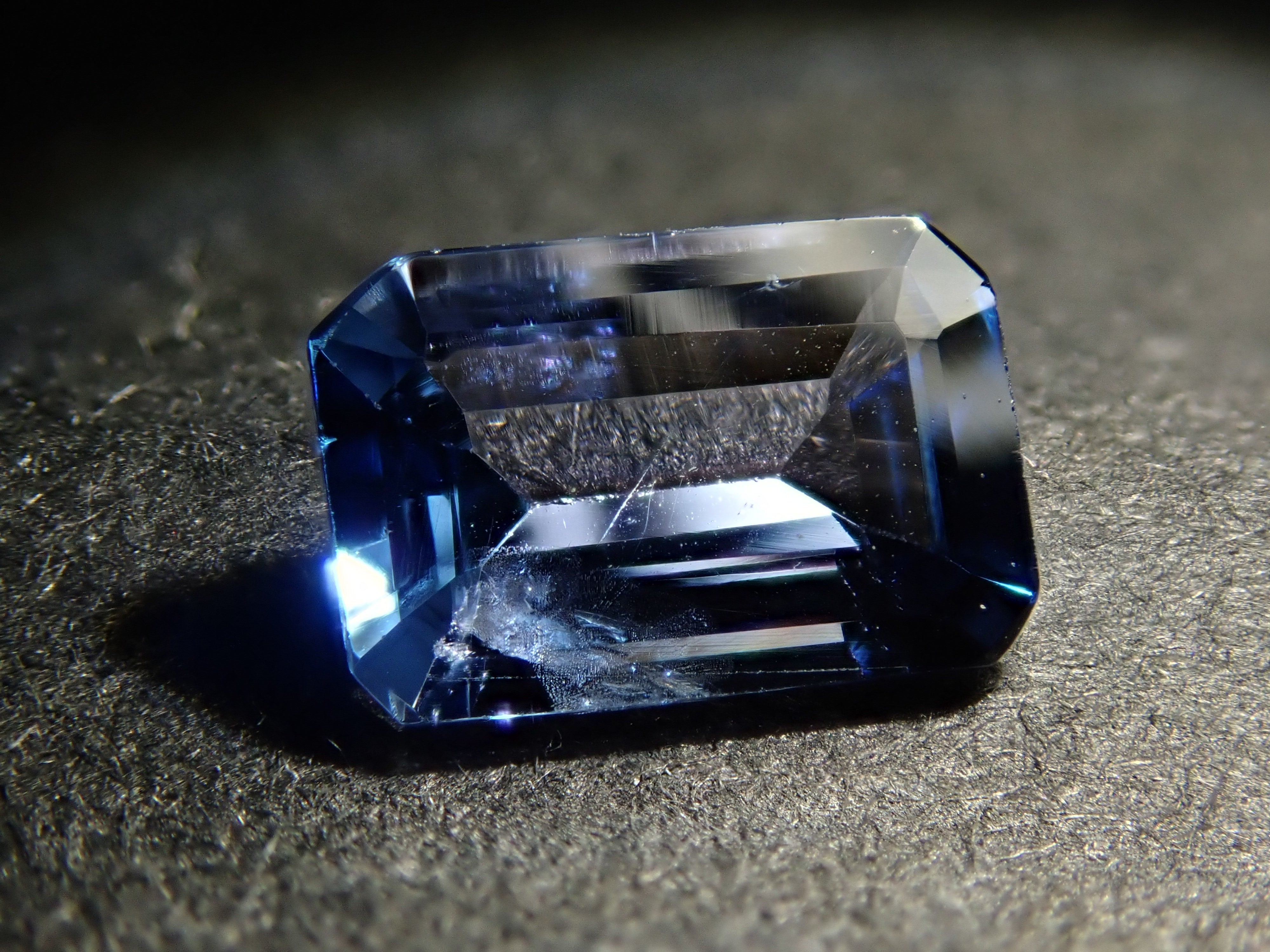 タンザニア産ブルーゾイサイト 0.473ctルース