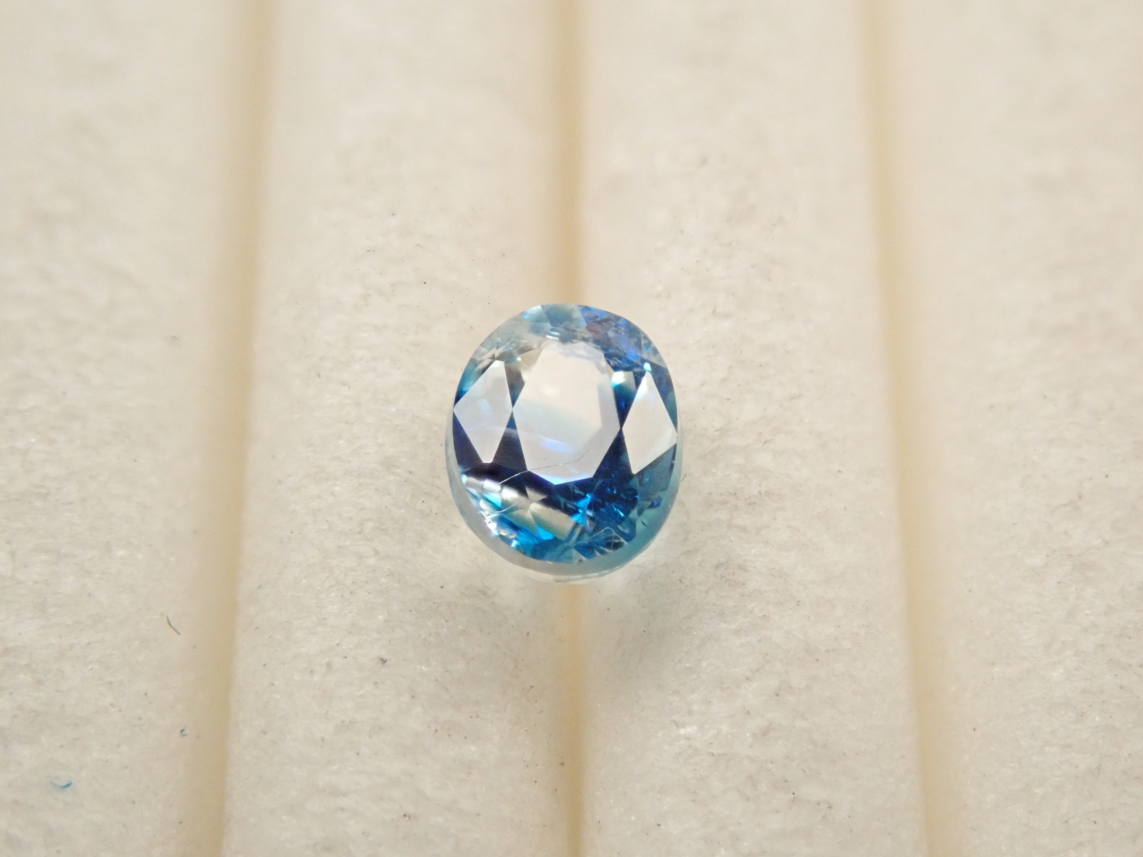 ジンバブエ産バイカラーユークレース 0.206ctルース