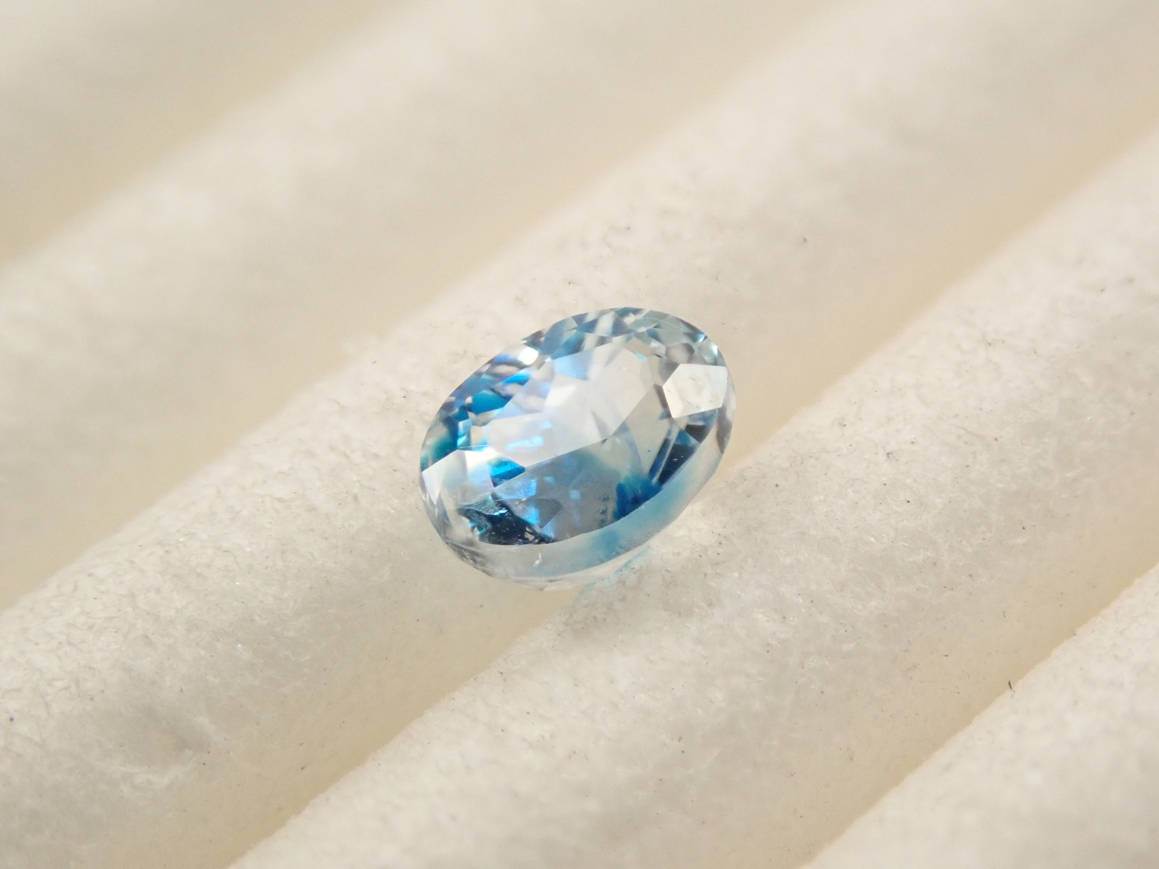 ジンバブエ産バイカラーユークレース 0.206ctルース