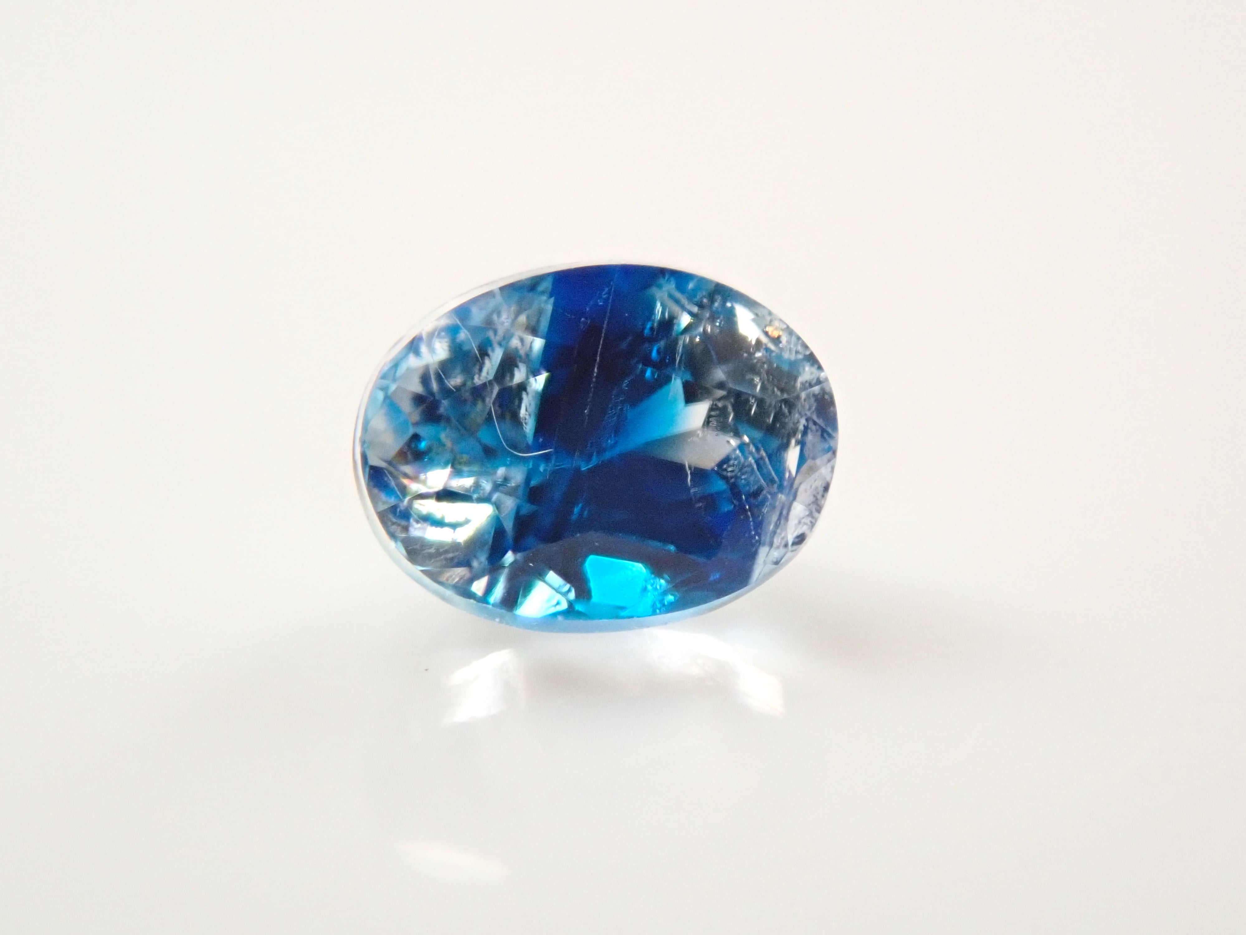 ジンバブエ産バイカラーユークレース 0.206ctルース