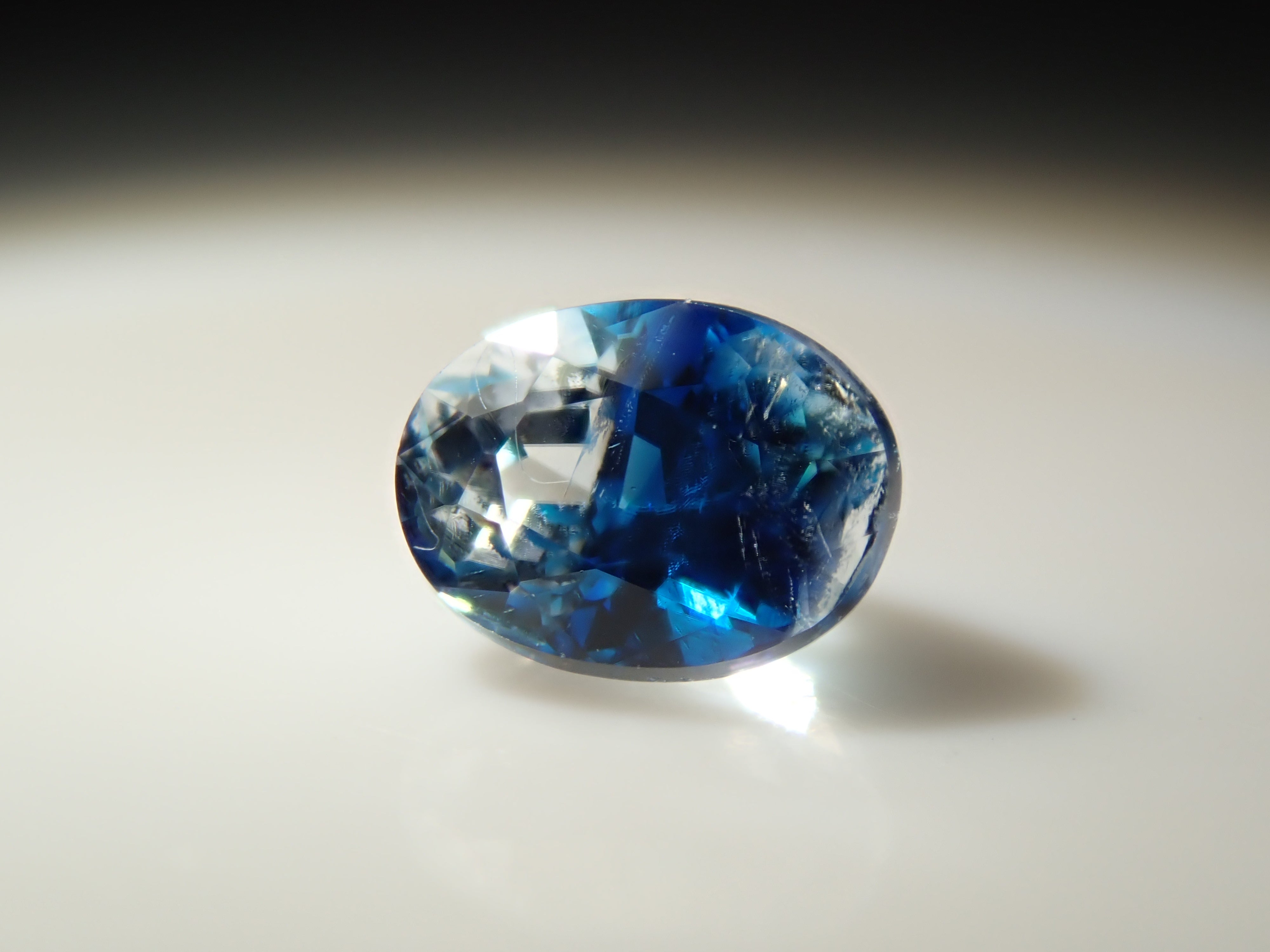 ジンバブエ産バイカラーユークレース 0.206ctルース