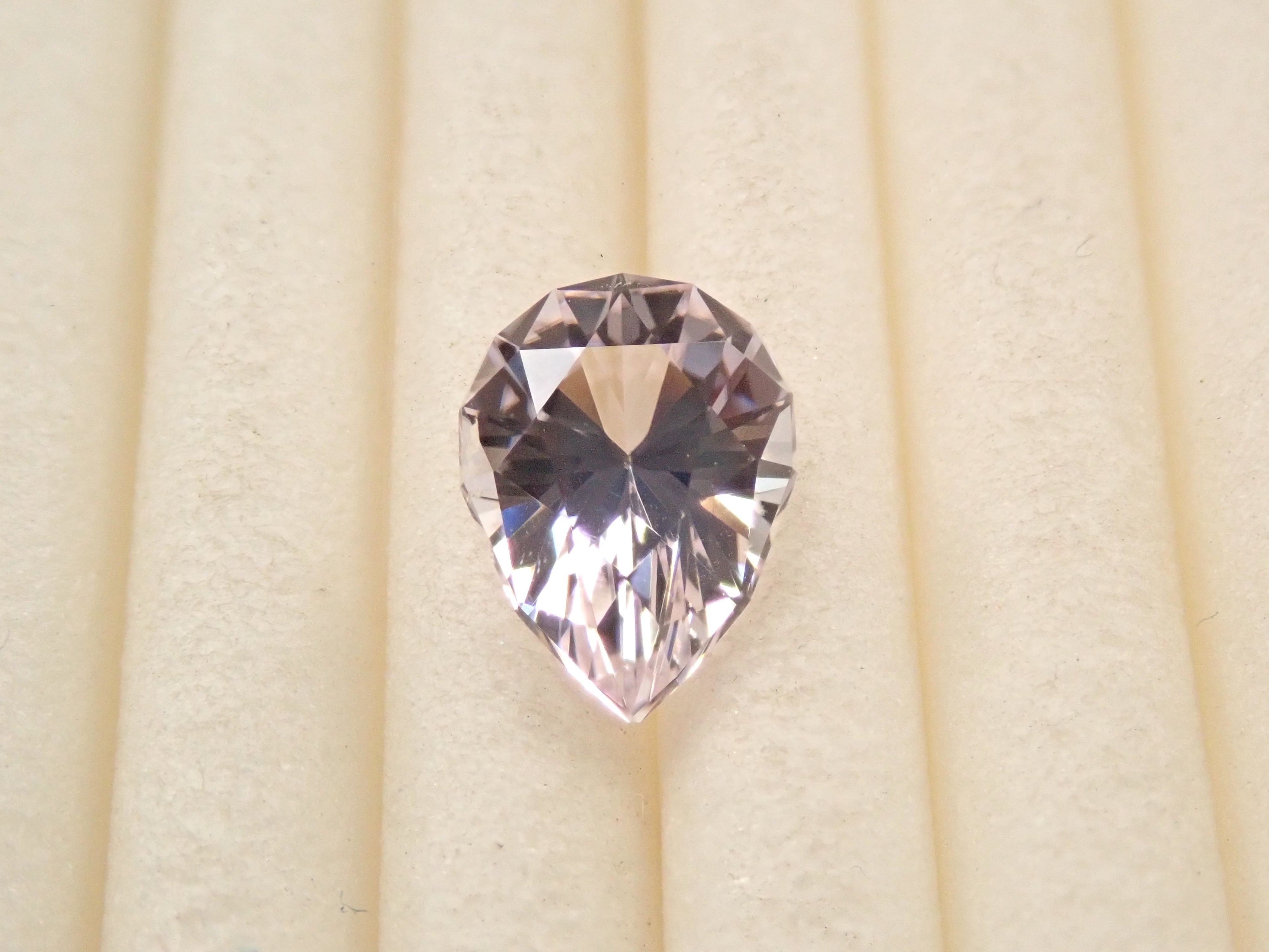 アフガニスタン産クンツァイト 0.753ctルース