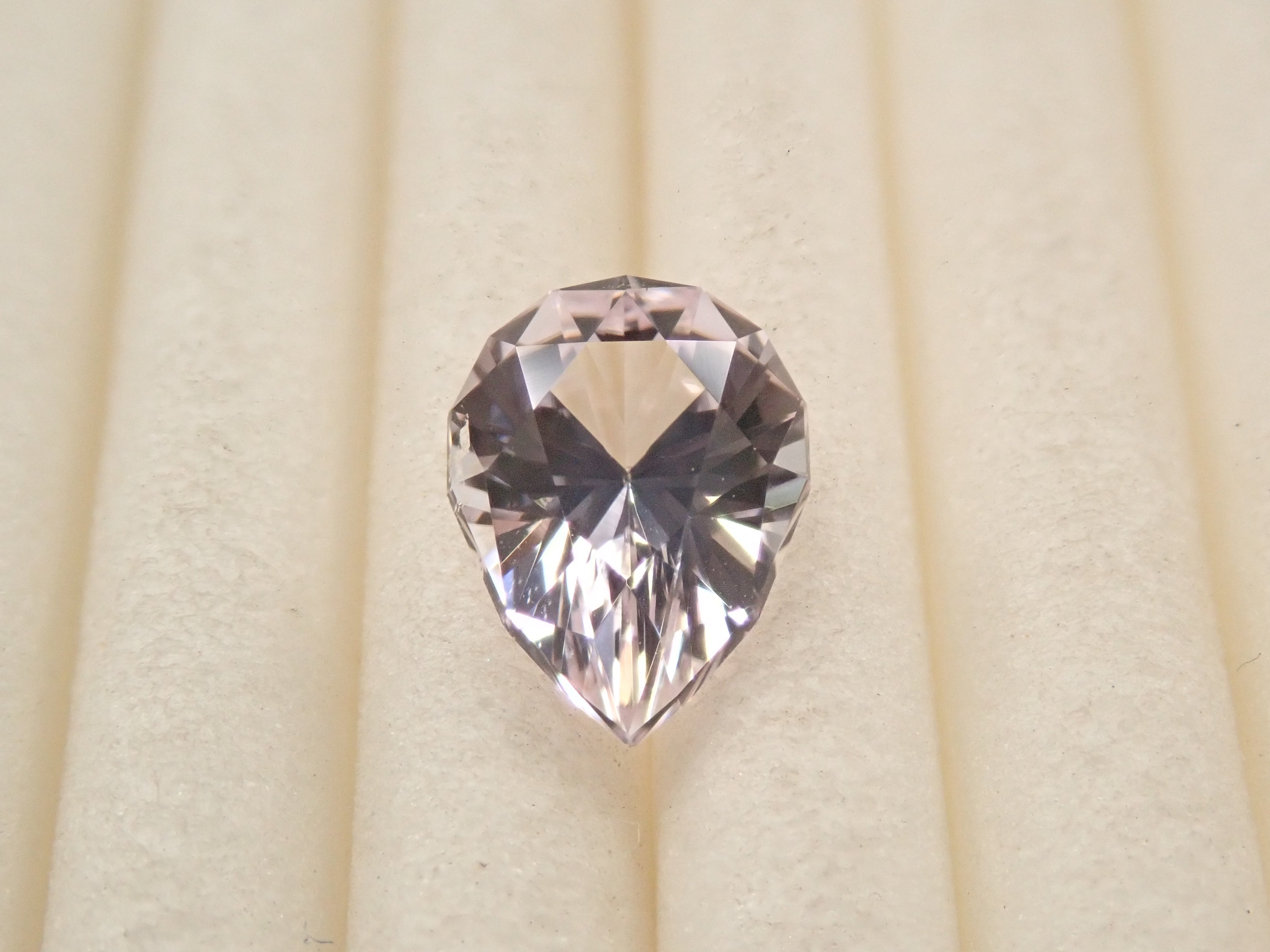 アフガニスタン産クンツァイト 0.753ctルース