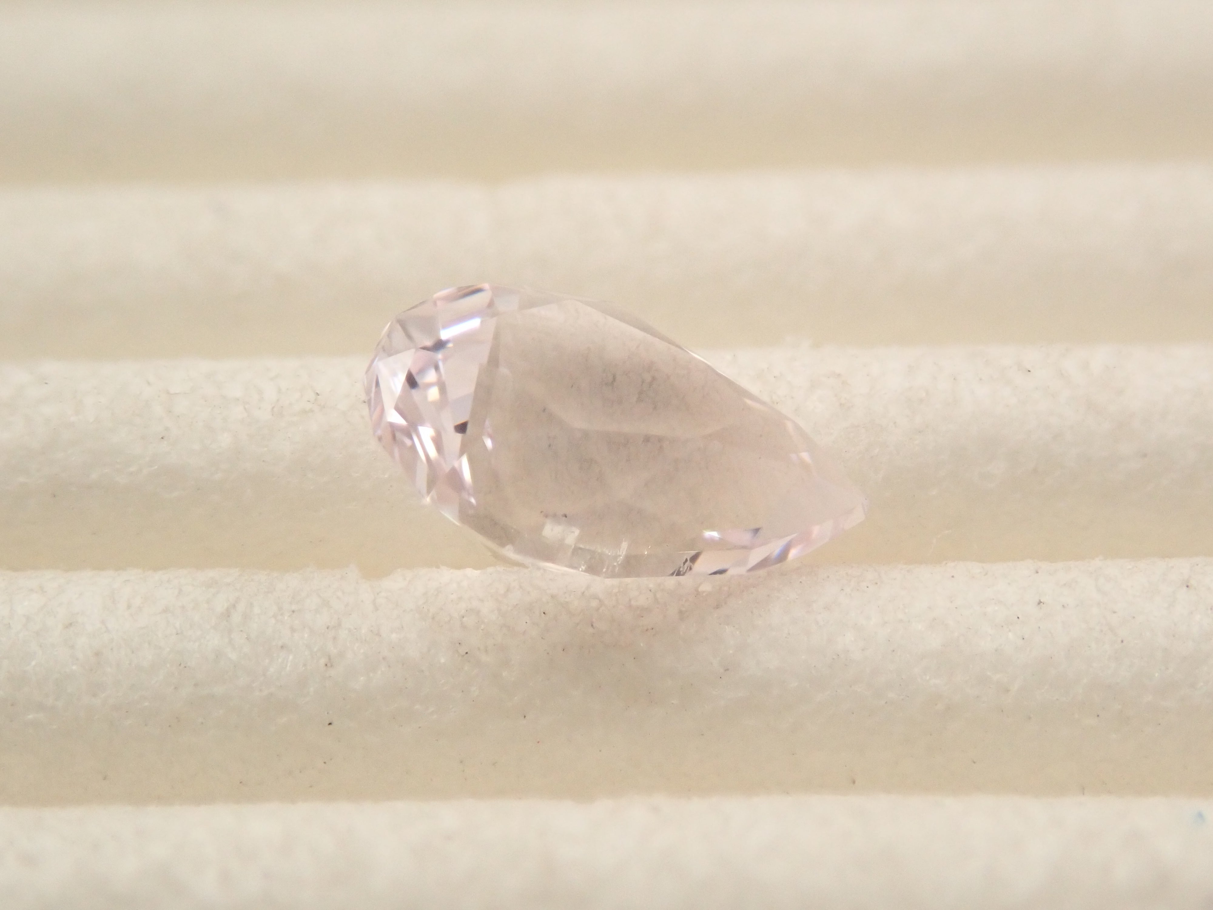 アフガニスタン産クンツァイト 0.753ctルース