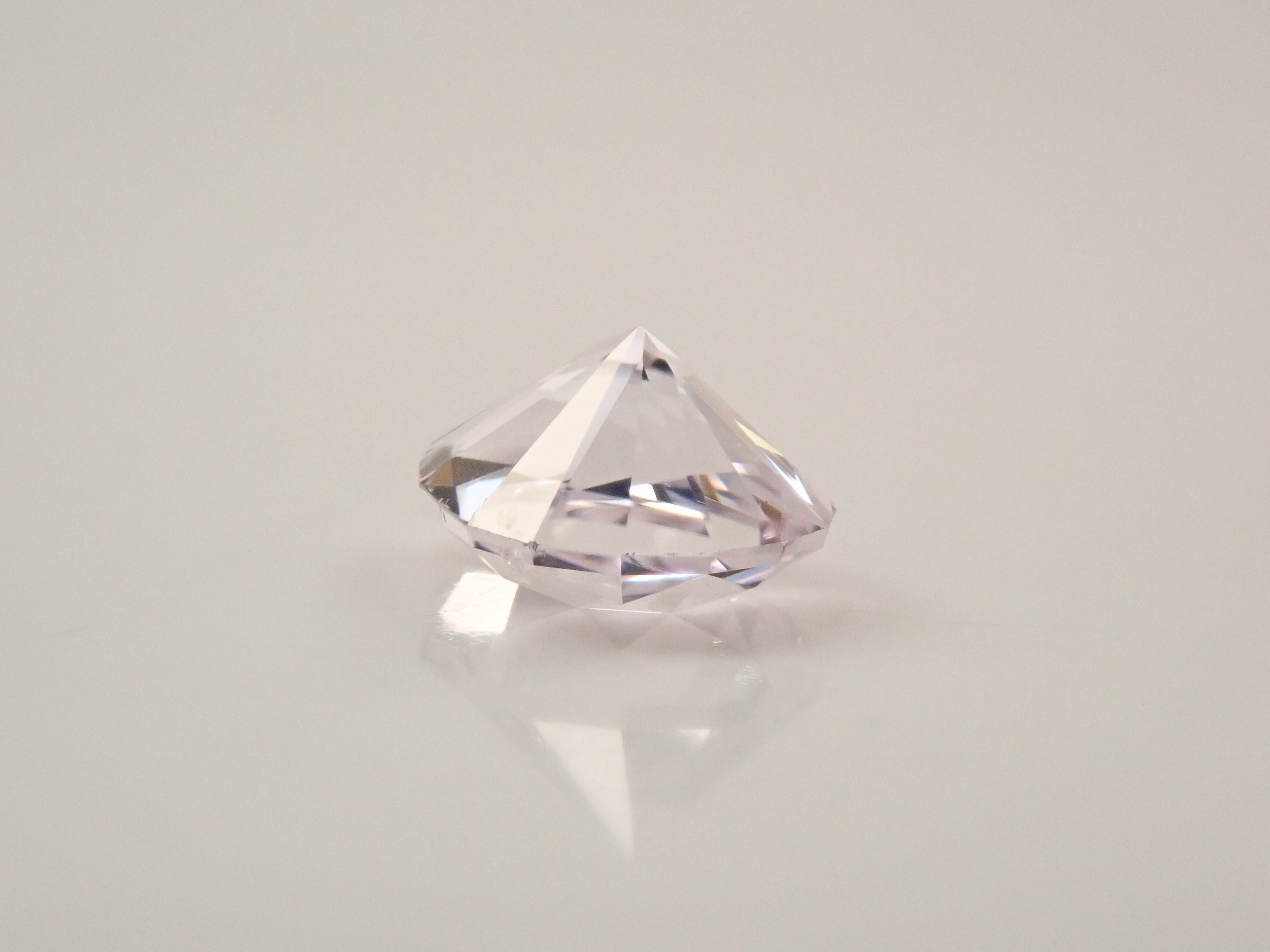 アフガニスタン産クンツァイト 0.753ctルース