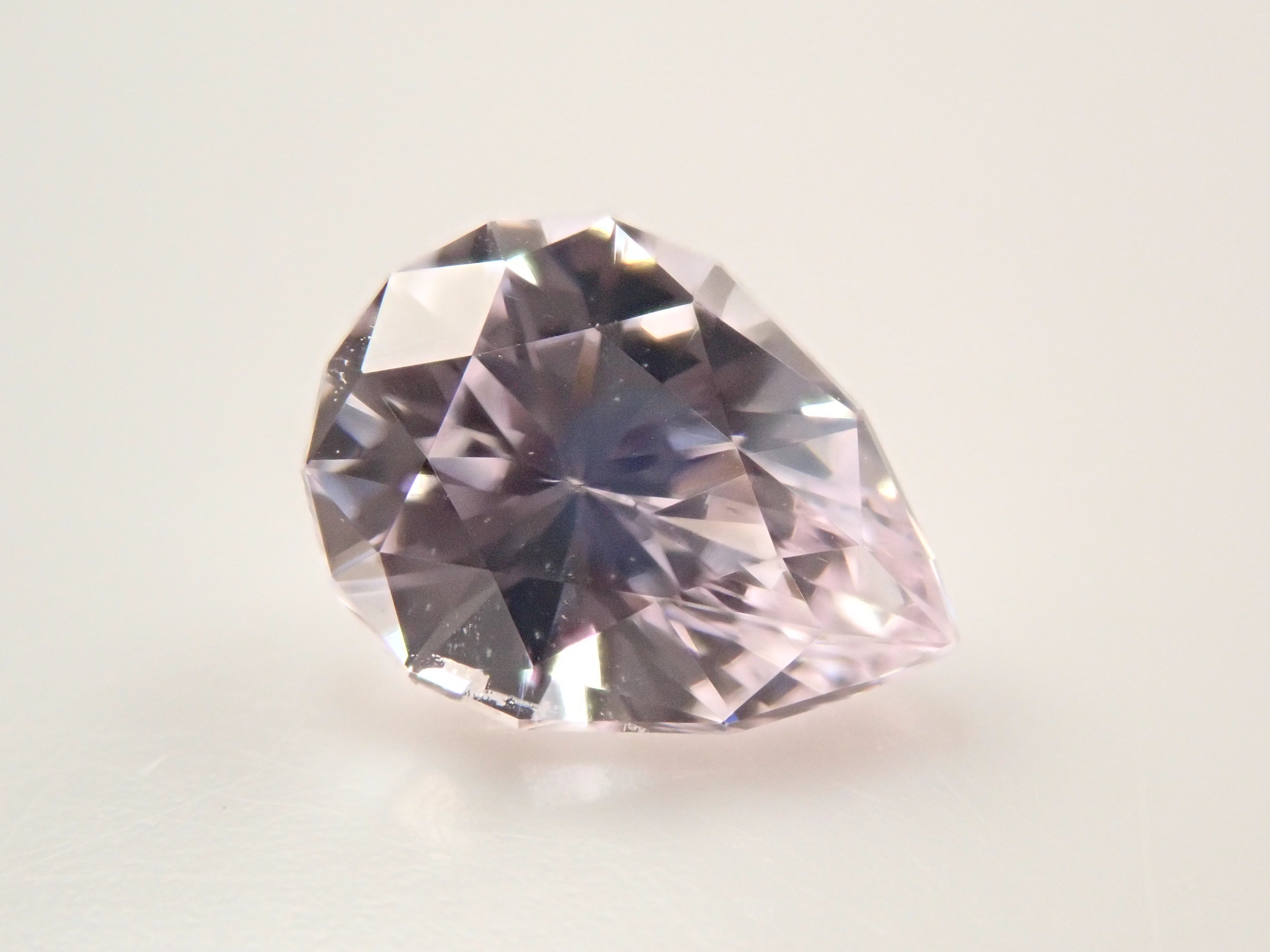 アフガニスタン産クンツァイト 0.753ctルース