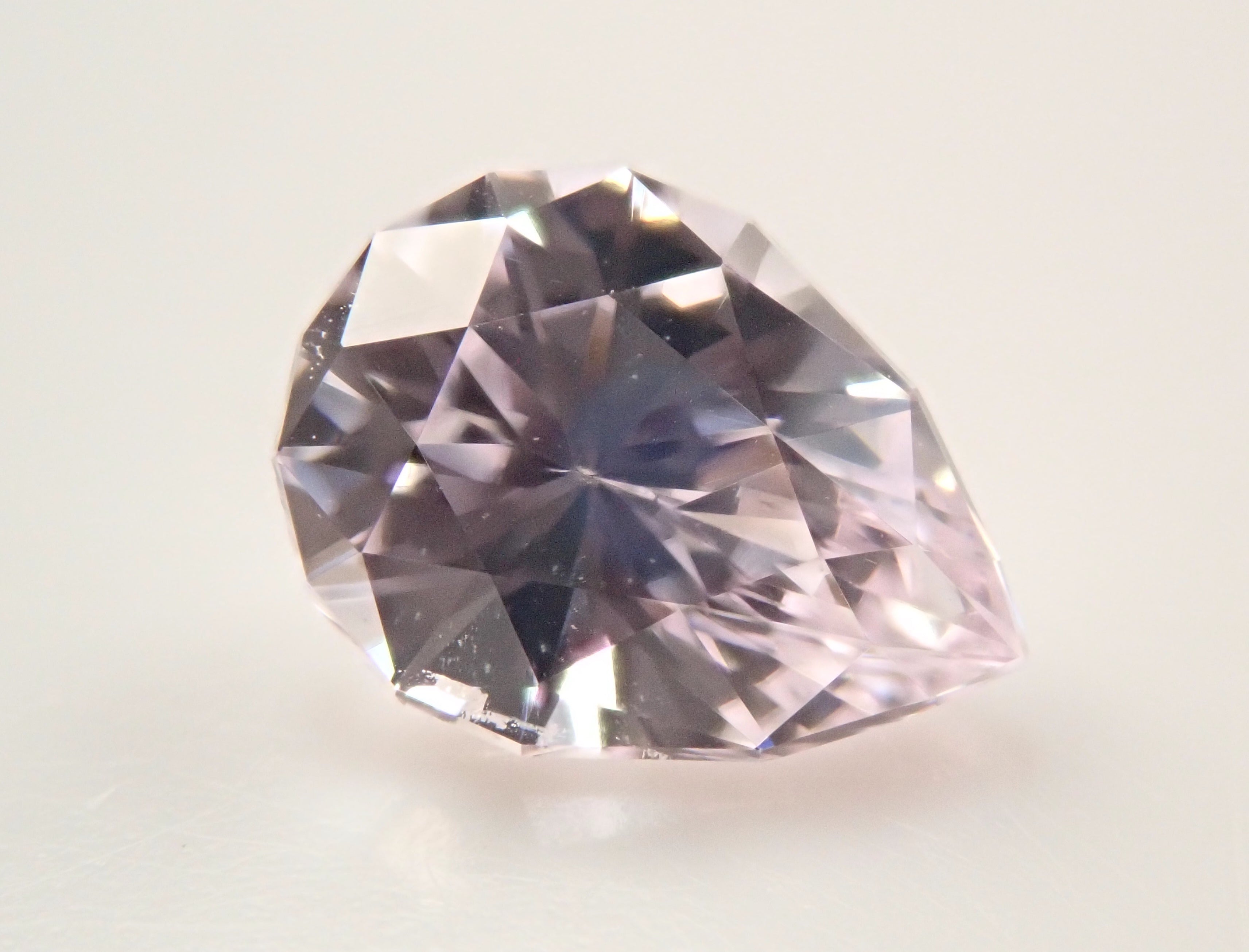 アフガニスタン産クンツァイト 0.753ctルース