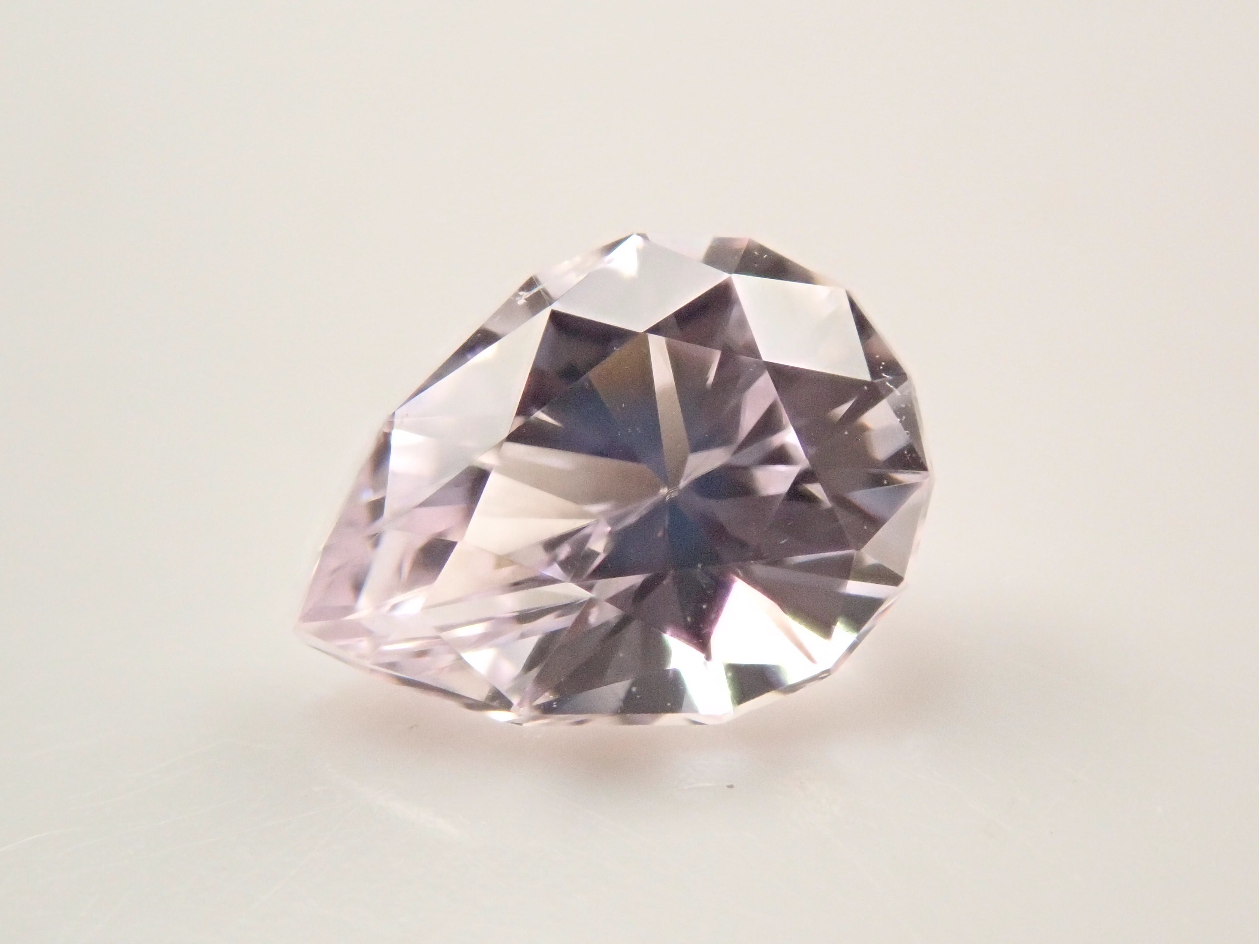 アフガニスタン産クンツァイト 0.753ctルース