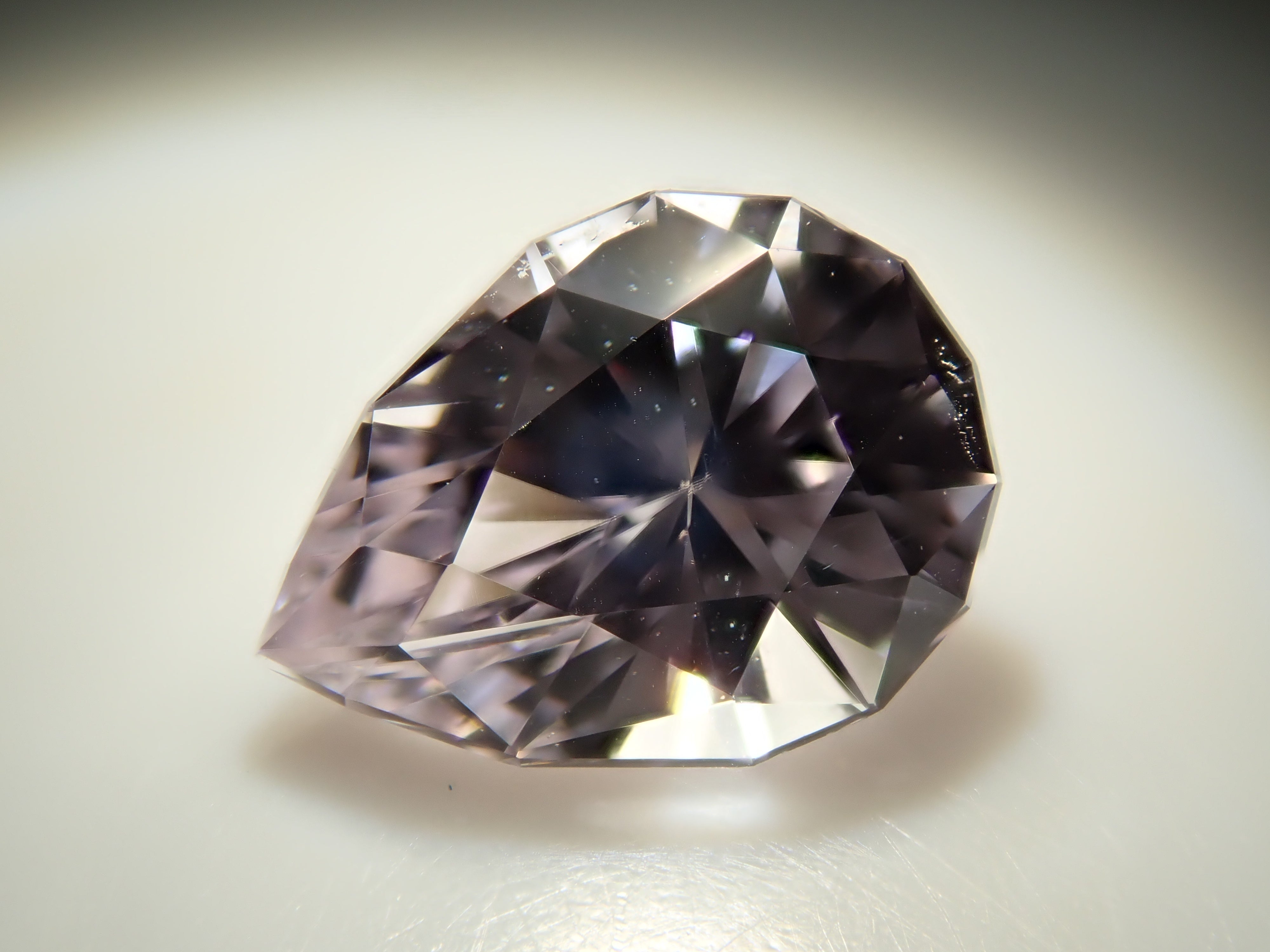 アフガニスタン産クンツァイト 0.753ctルース