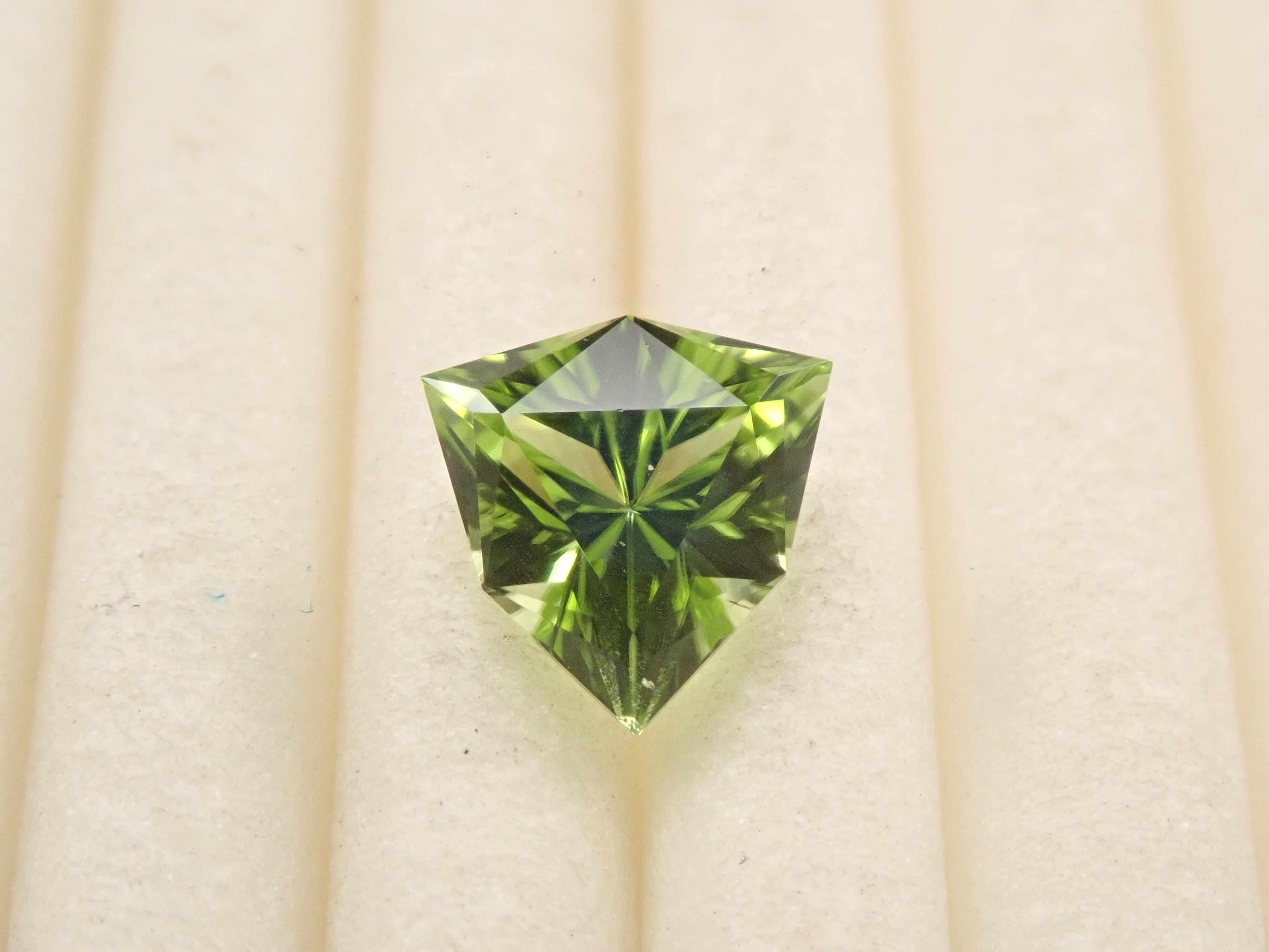 アメリカ産ペリドット 0.635ctルース