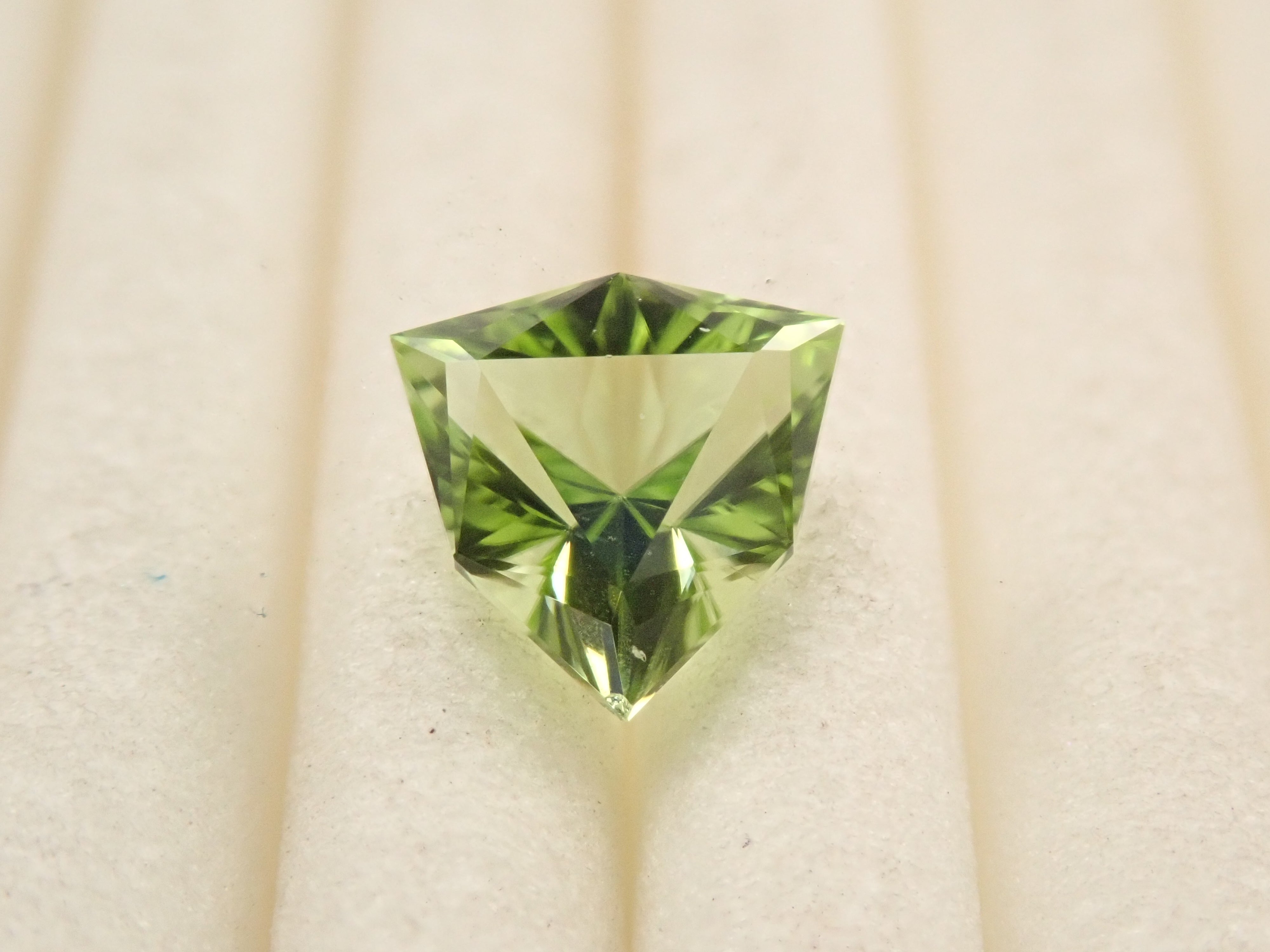 アメリカ産ペリドット 0.635ctルース