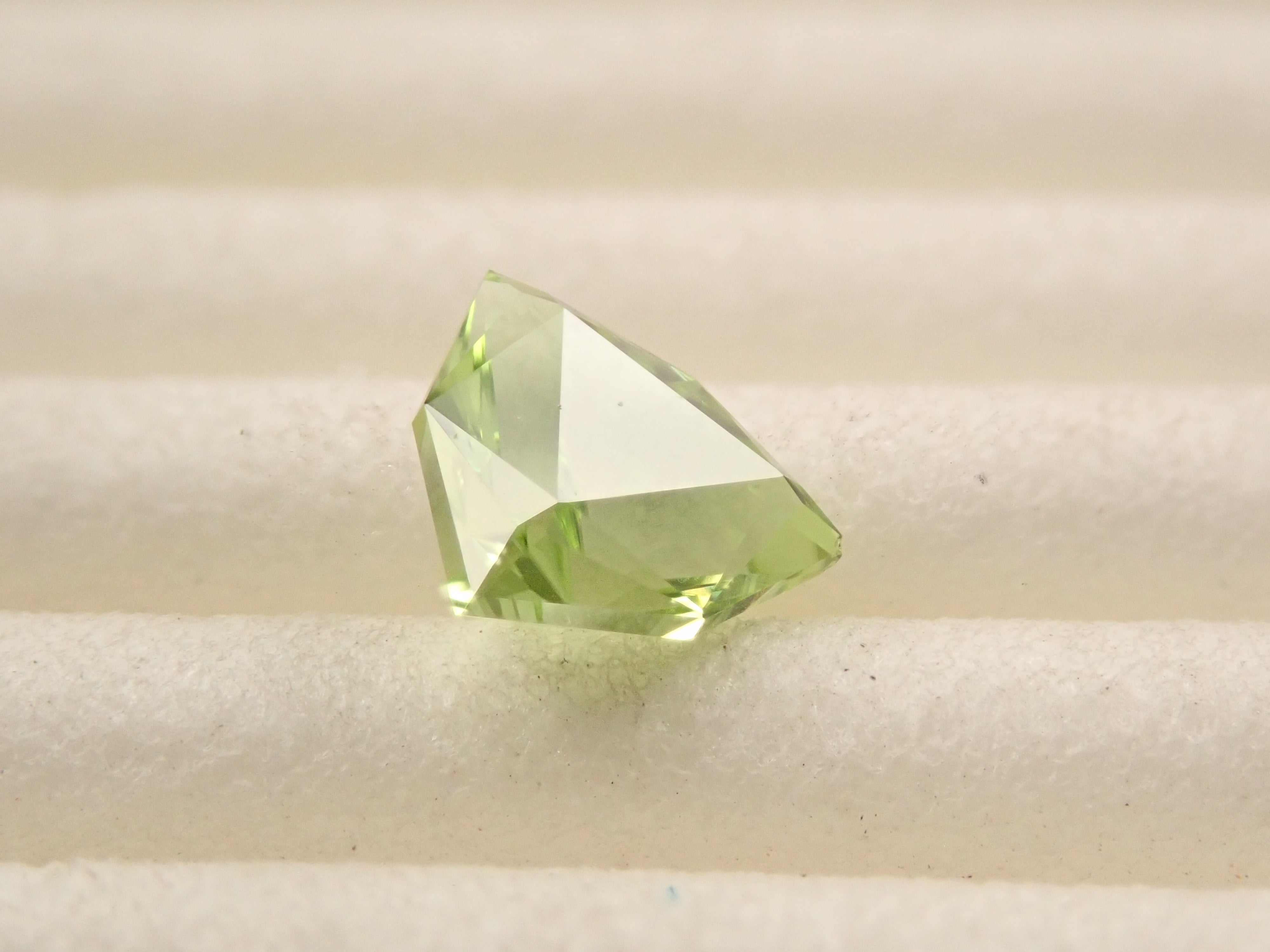 アメリカ産ペリドット 0.635ctルース