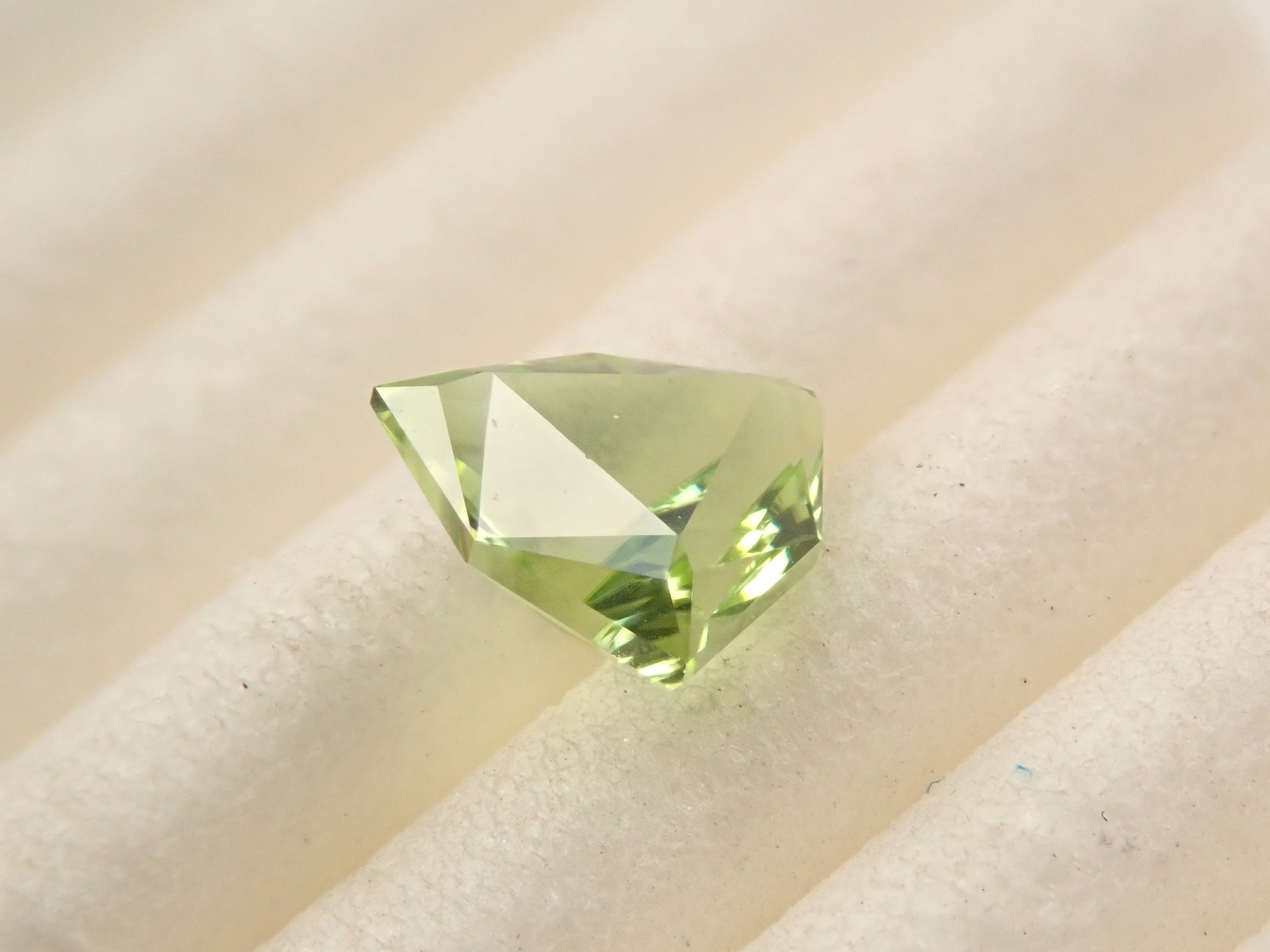 アメリカ産ペリドット 0.635ctルース