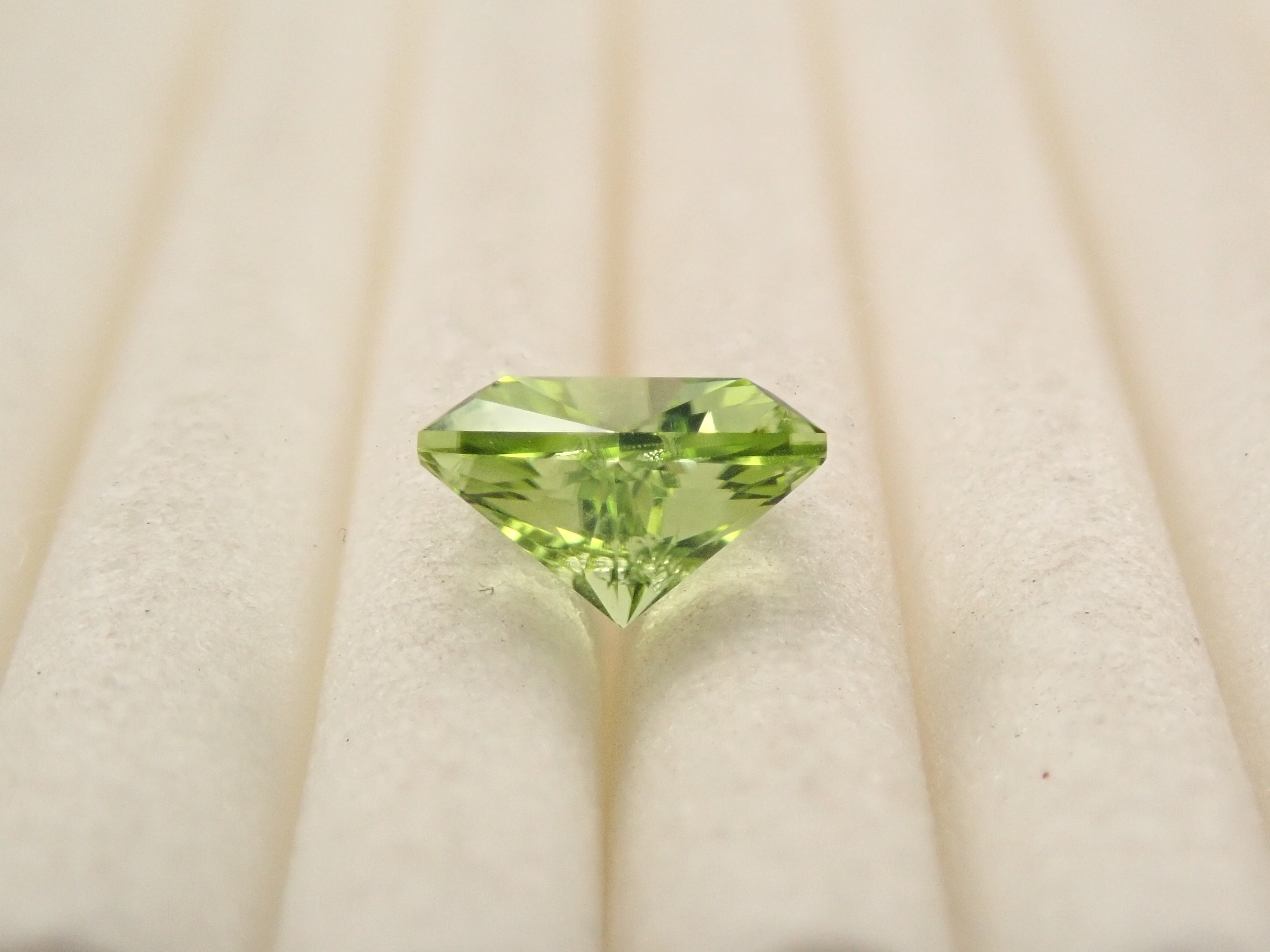 アメリカ産ペリドット 0.635ctルース