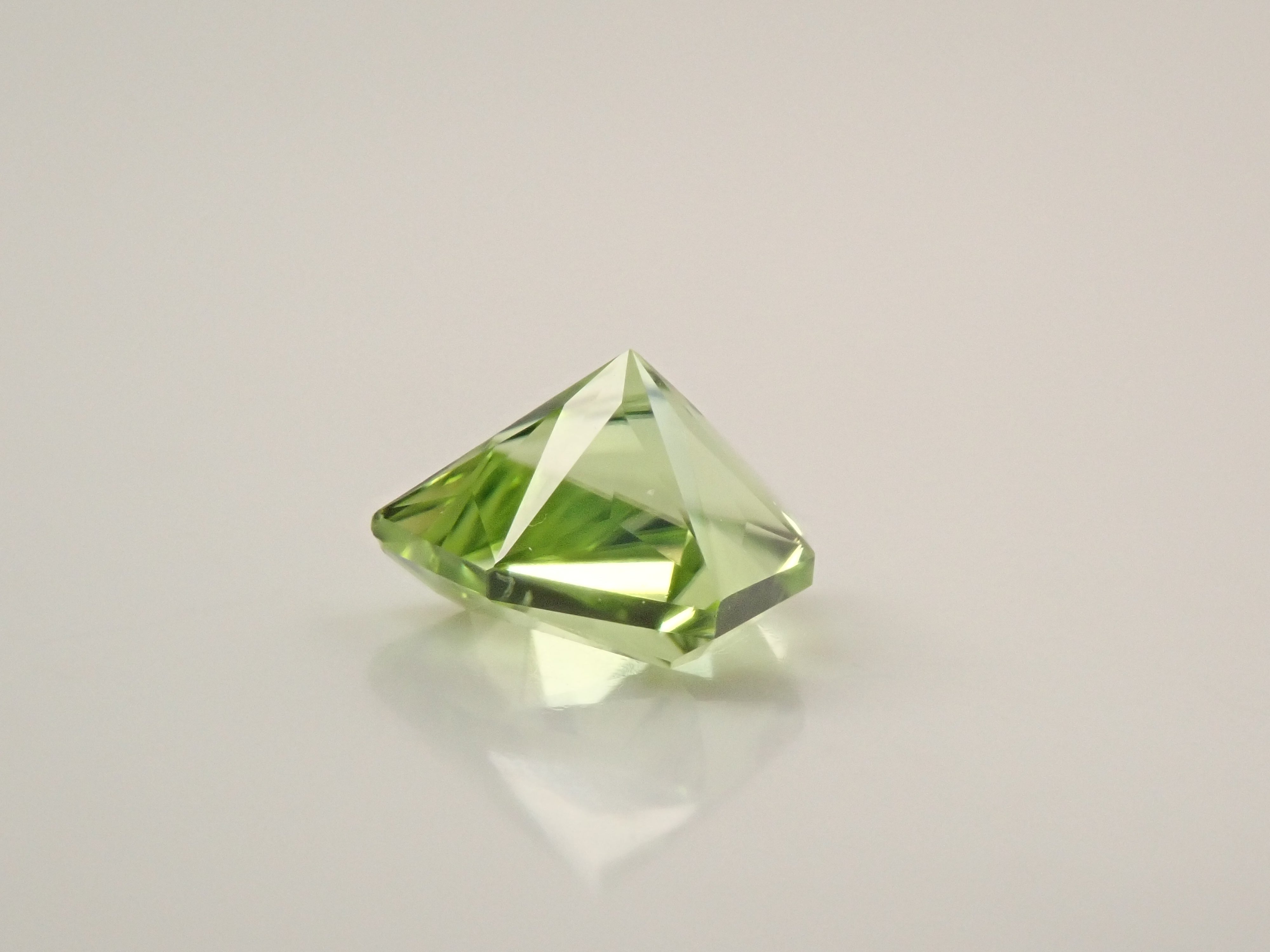 アメリカ産ペリドット 0.635ctルース