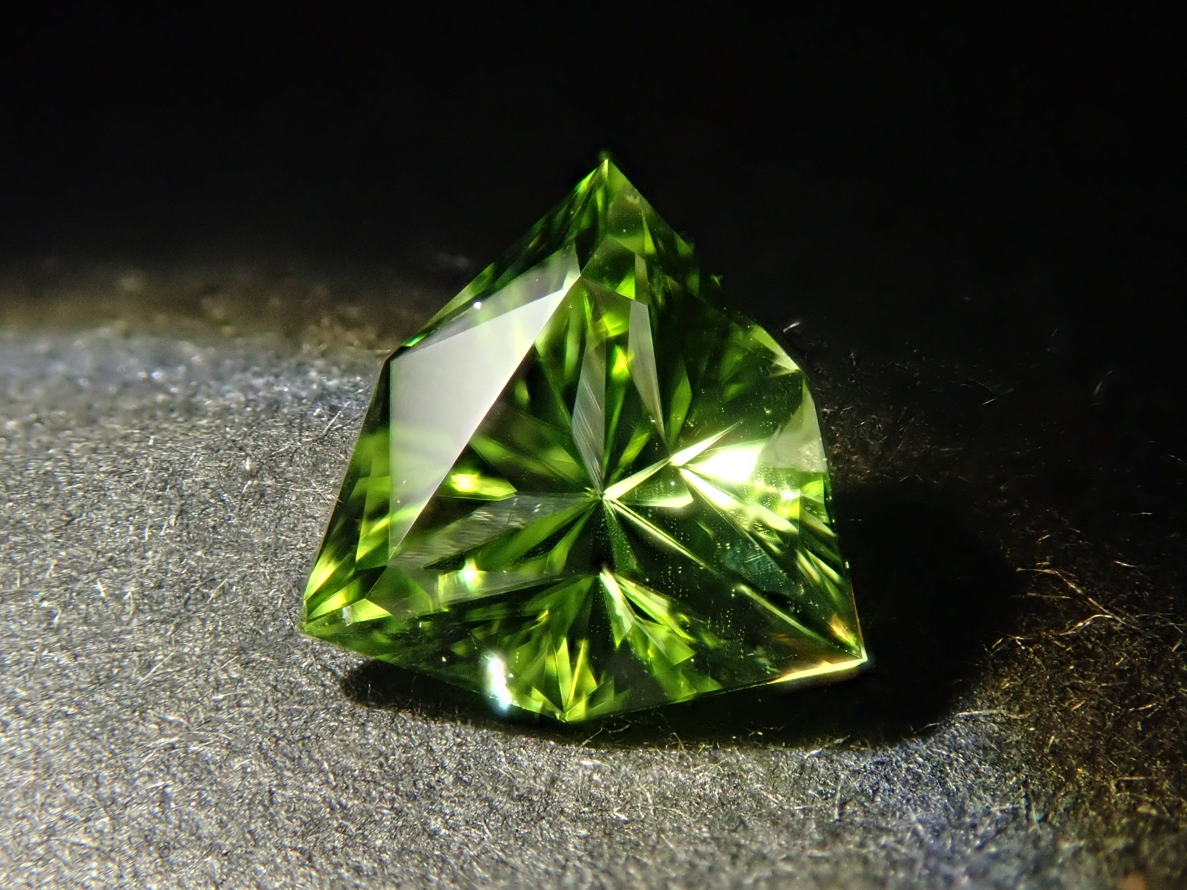 アメリカ産ペリドット 0.635ctルース