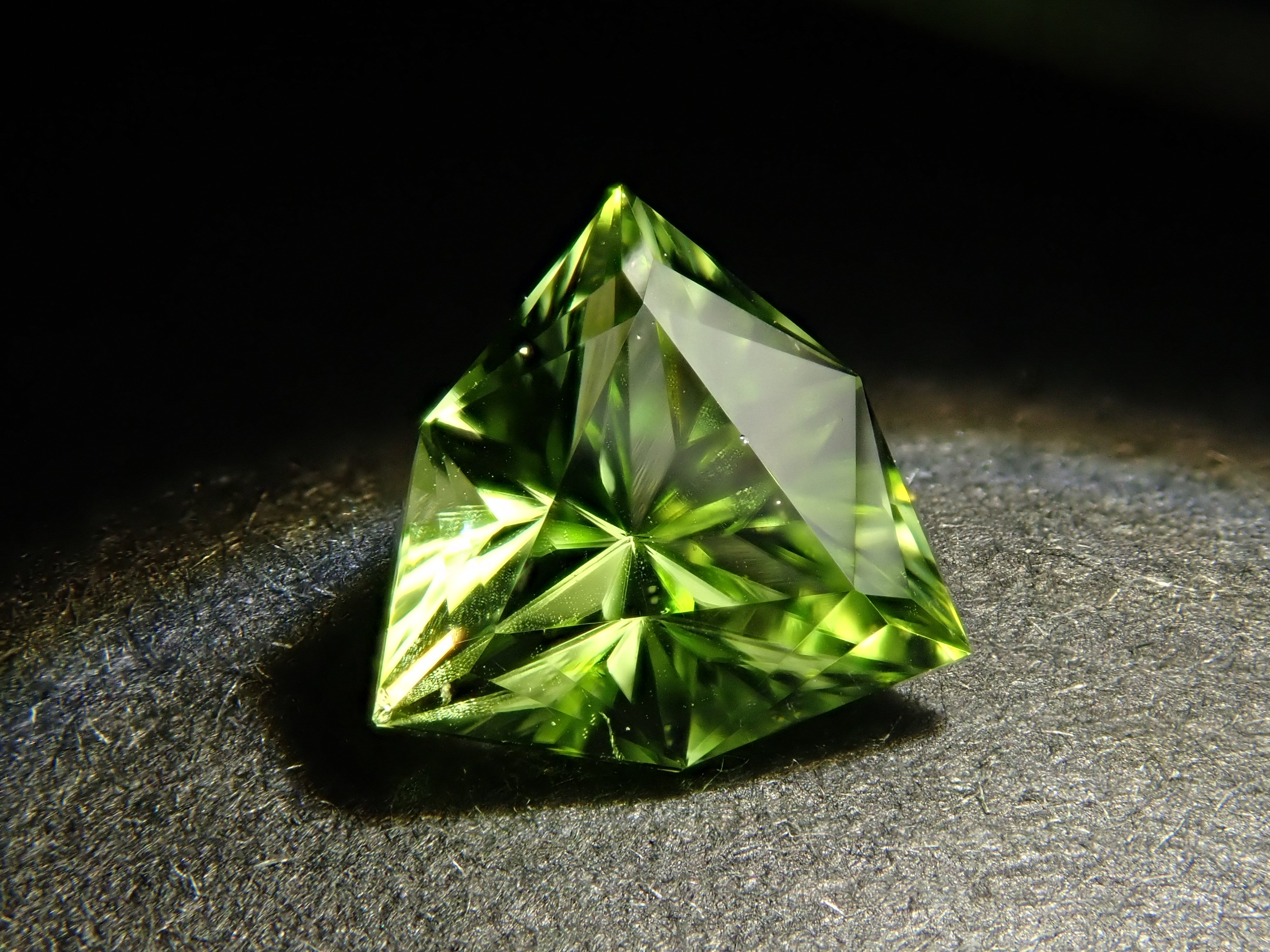 アメリカ産ペリドット 0.635ctルース