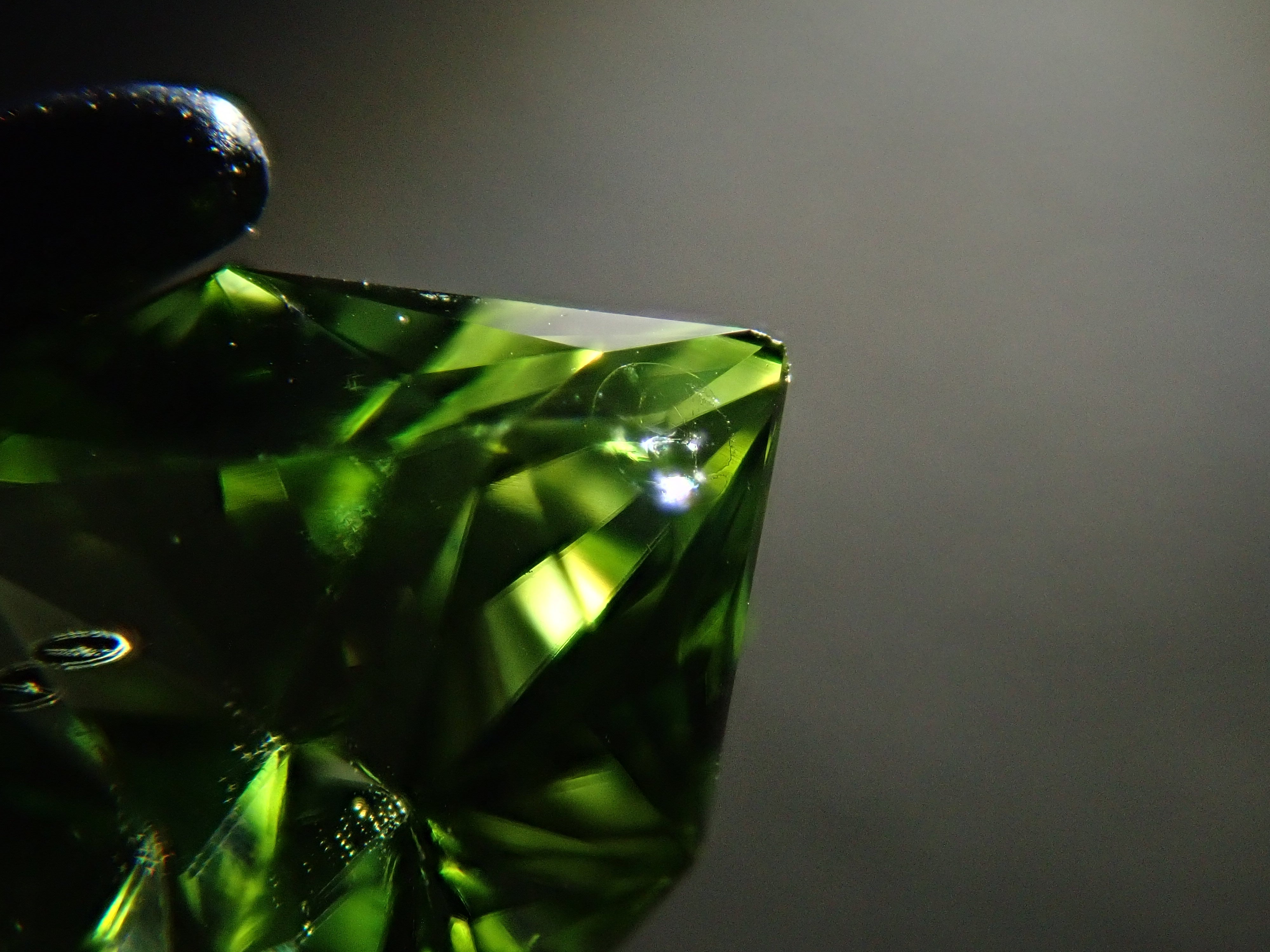 アメリカ産ペリドット 0.573ctルース（リリーパッドインクルージョン）