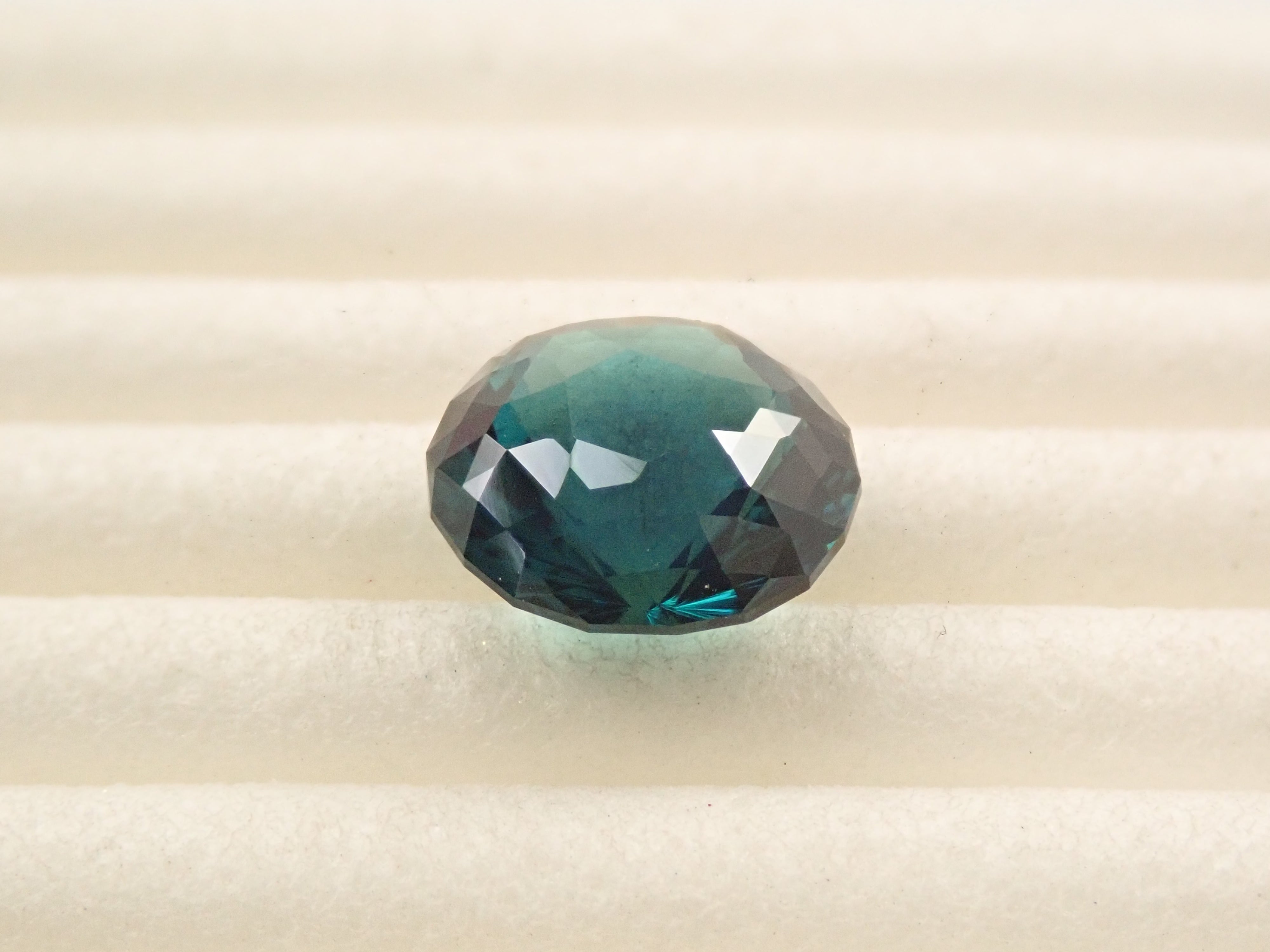 アフガニスタン産グリーントルマリン 7.8mm/1.738ctルース