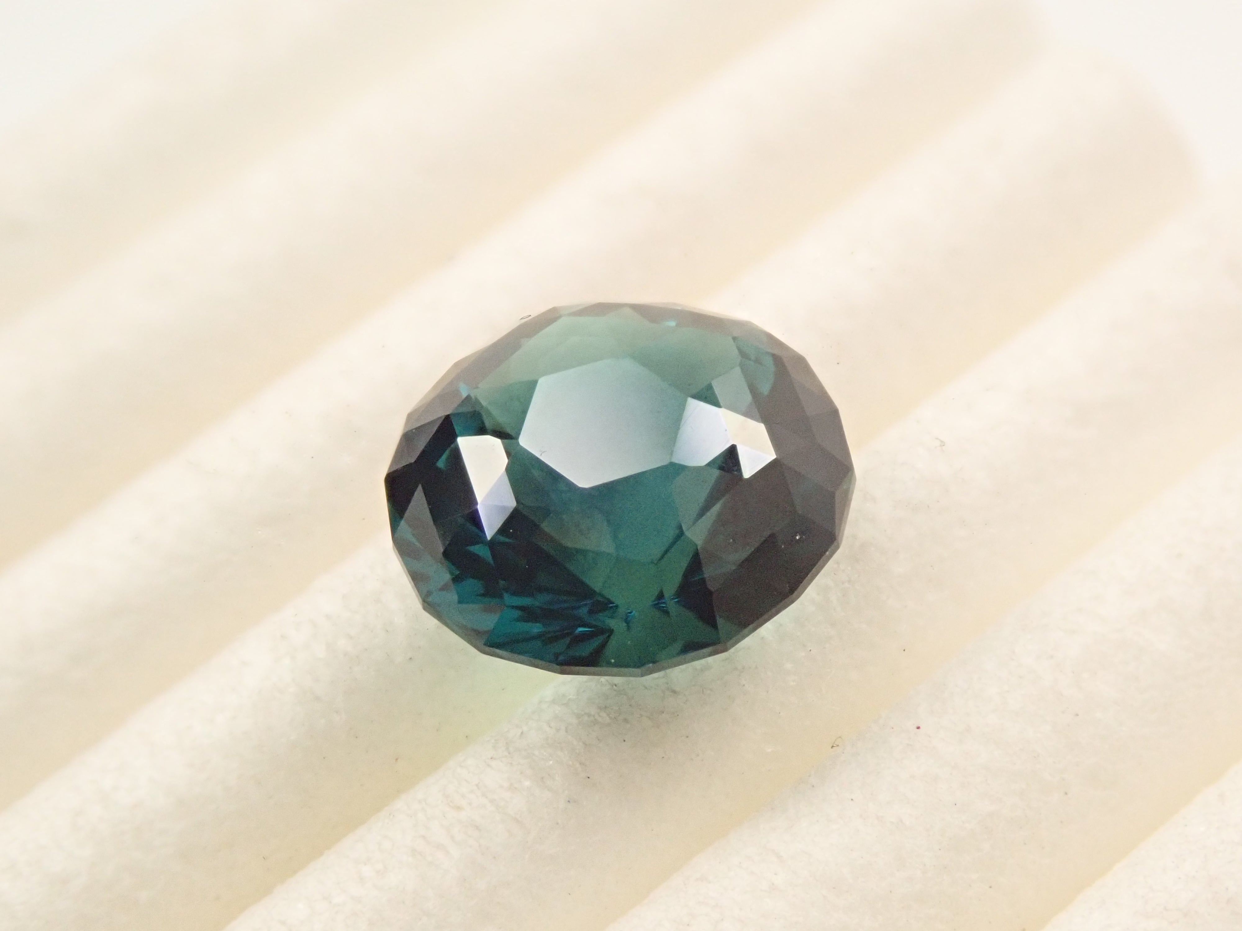 アフガニスタン産グリーントルマリン 7.8mm/1.738ctルース