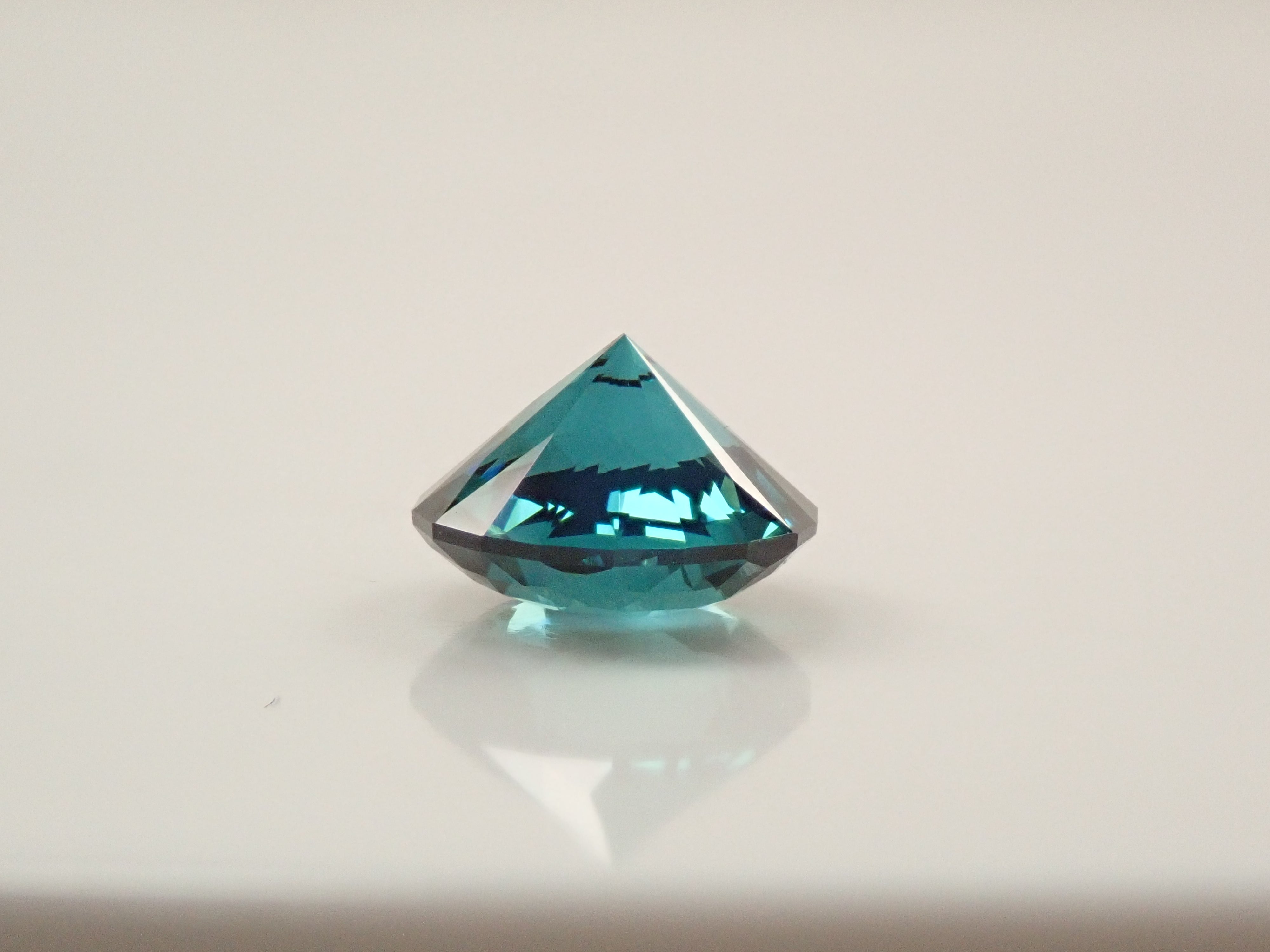 アフガニスタン産グリーントルマリン 7.8mm/1.738ctルース