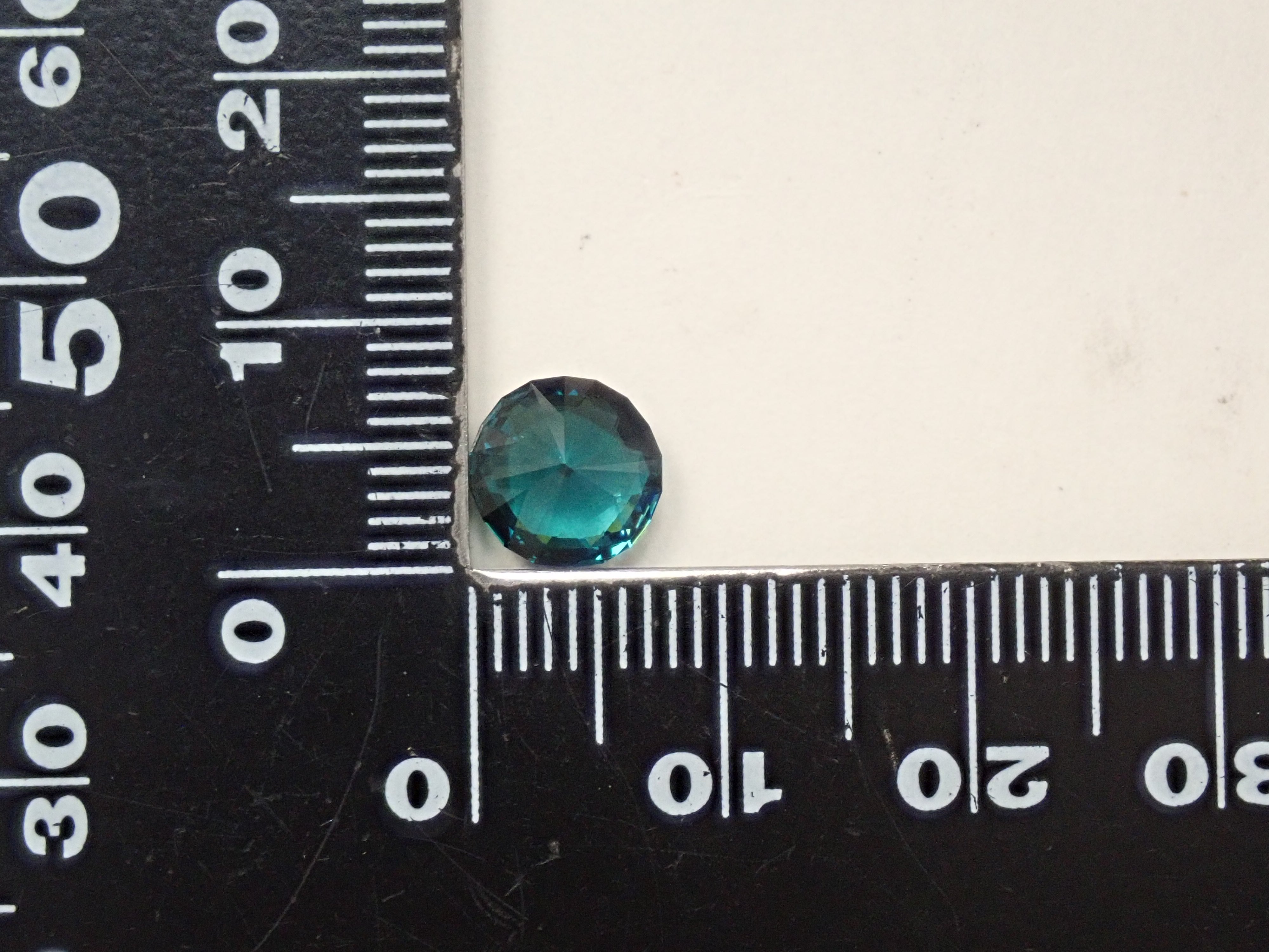 アフガニスタン産グリーントルマリン 7.8mm/1.738ctルース