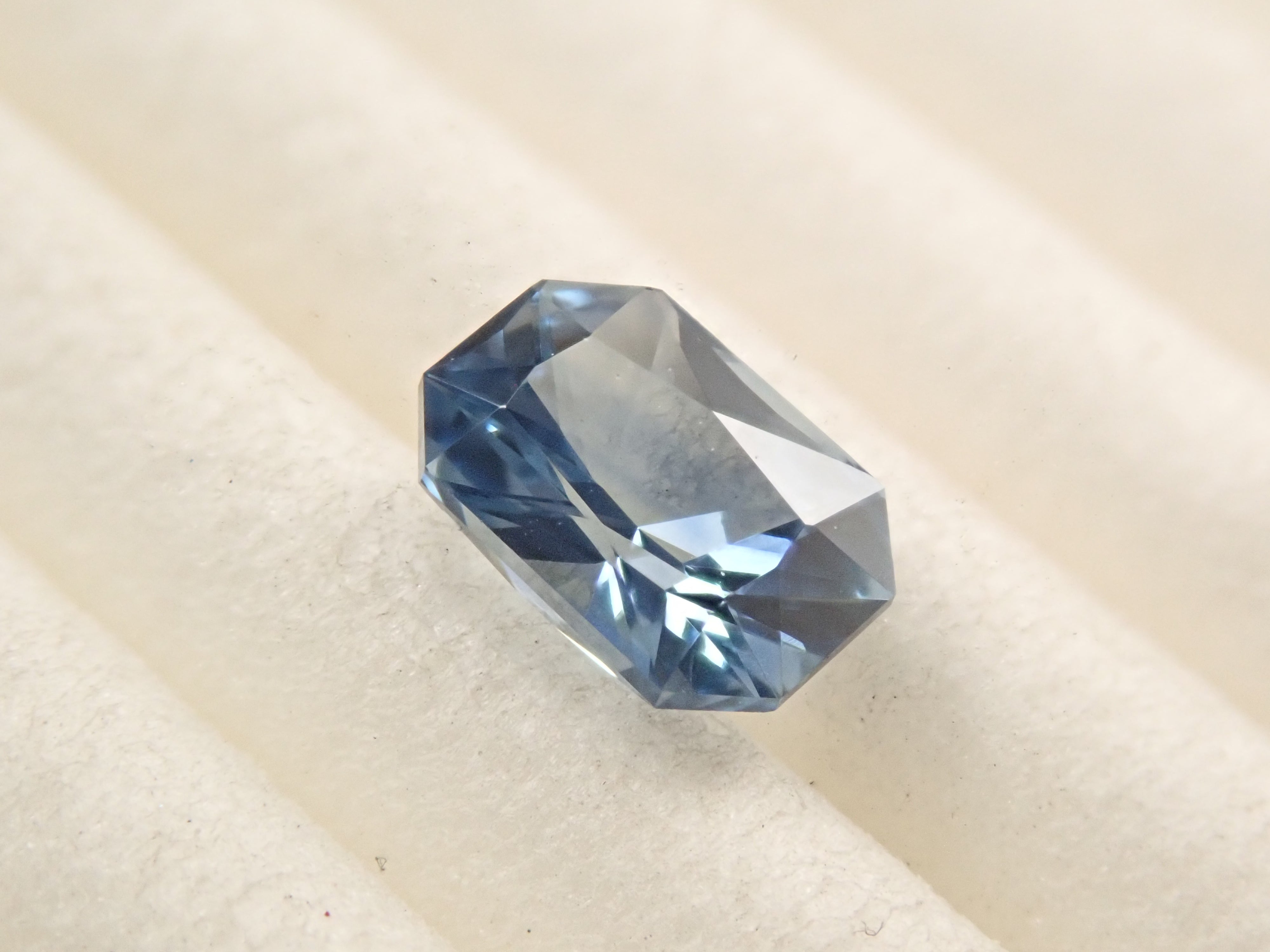 スリランカ産ブルーサファイア 0.555ctルース