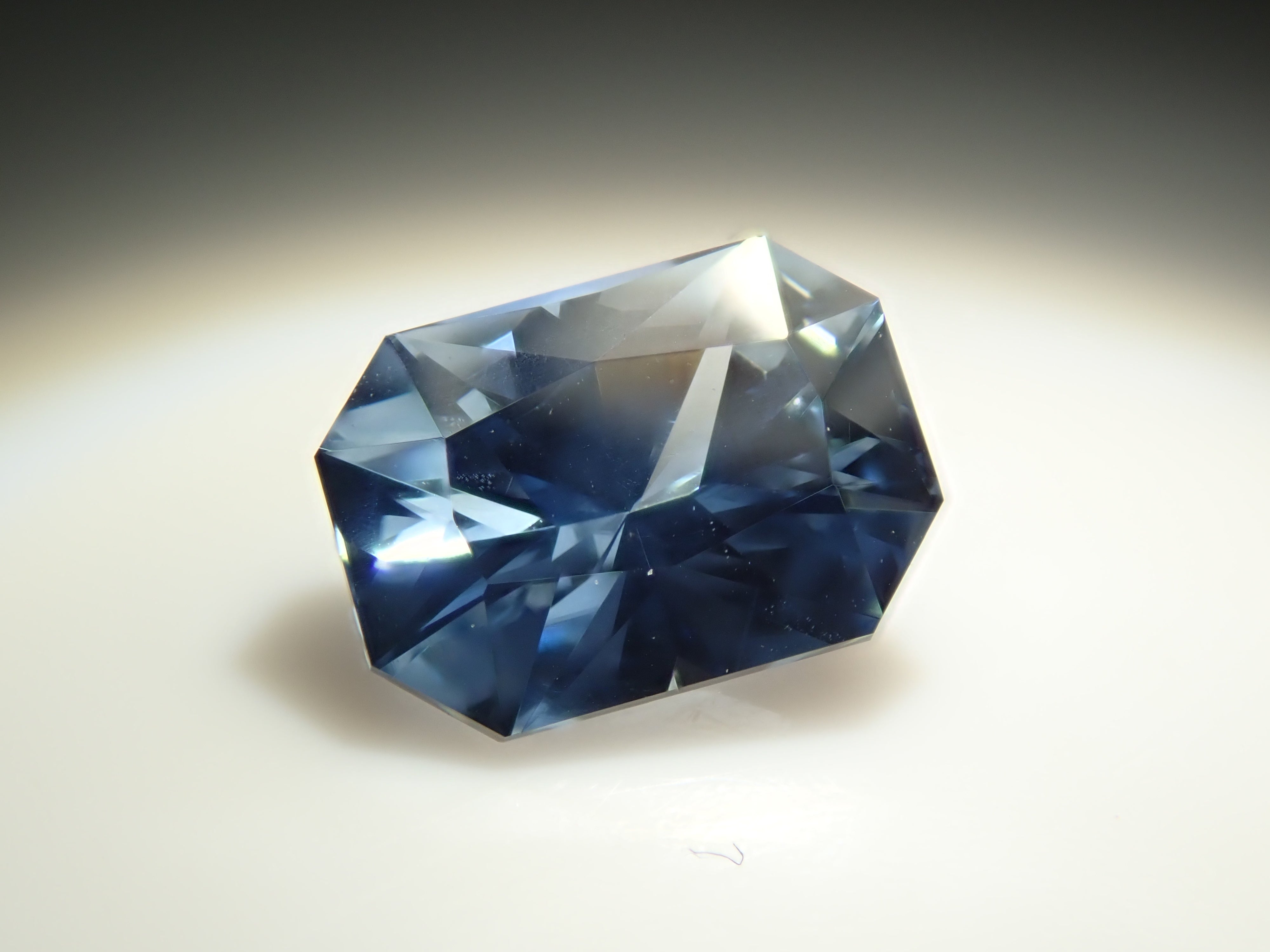 スリランカ産ブルーサファイア 0.555ctルース