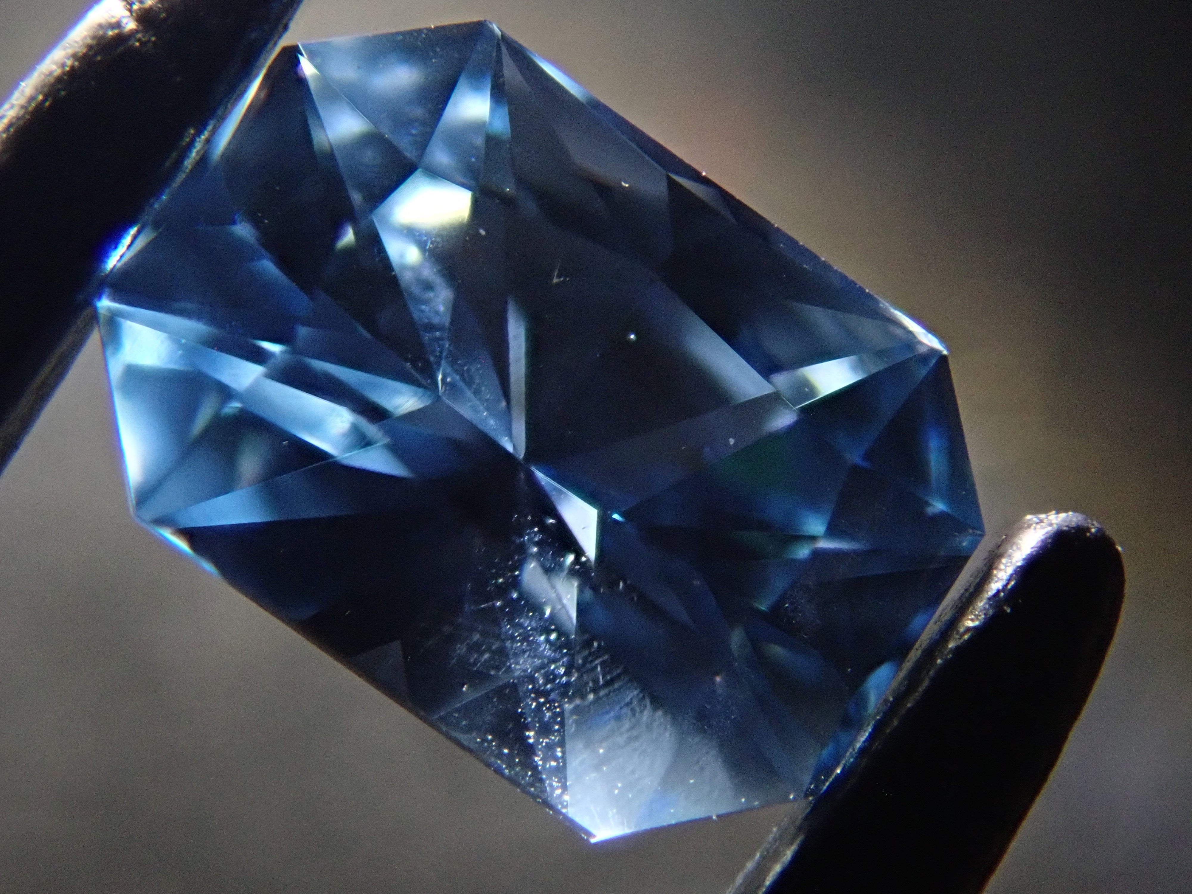 スリランカ産ブルーサファイア 0.555ctルース