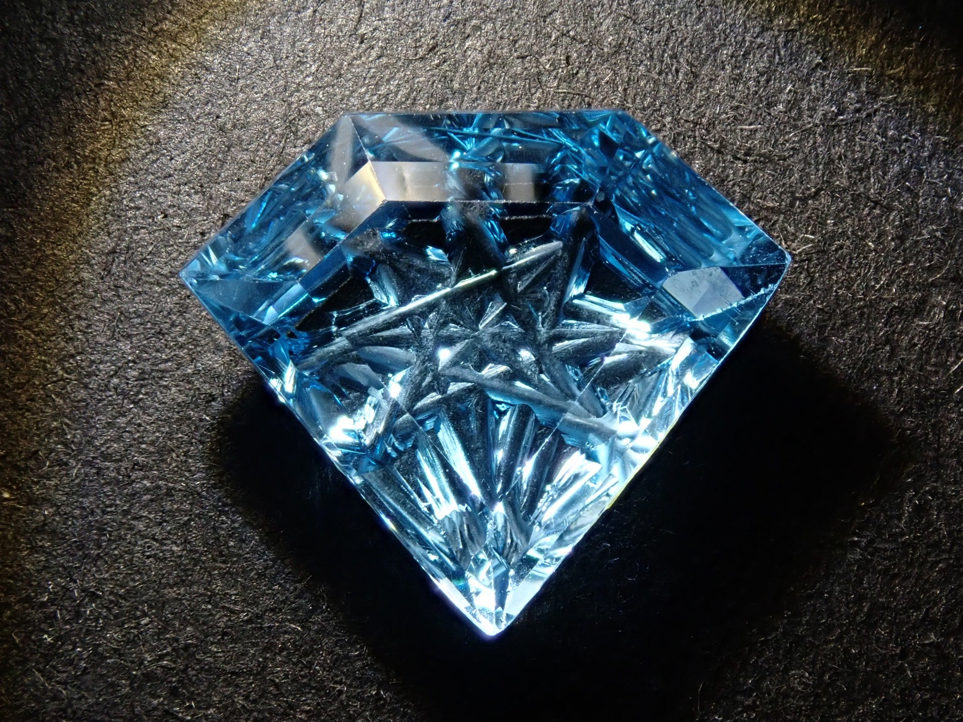 スイスブルートパーズ 4.529ctルース 