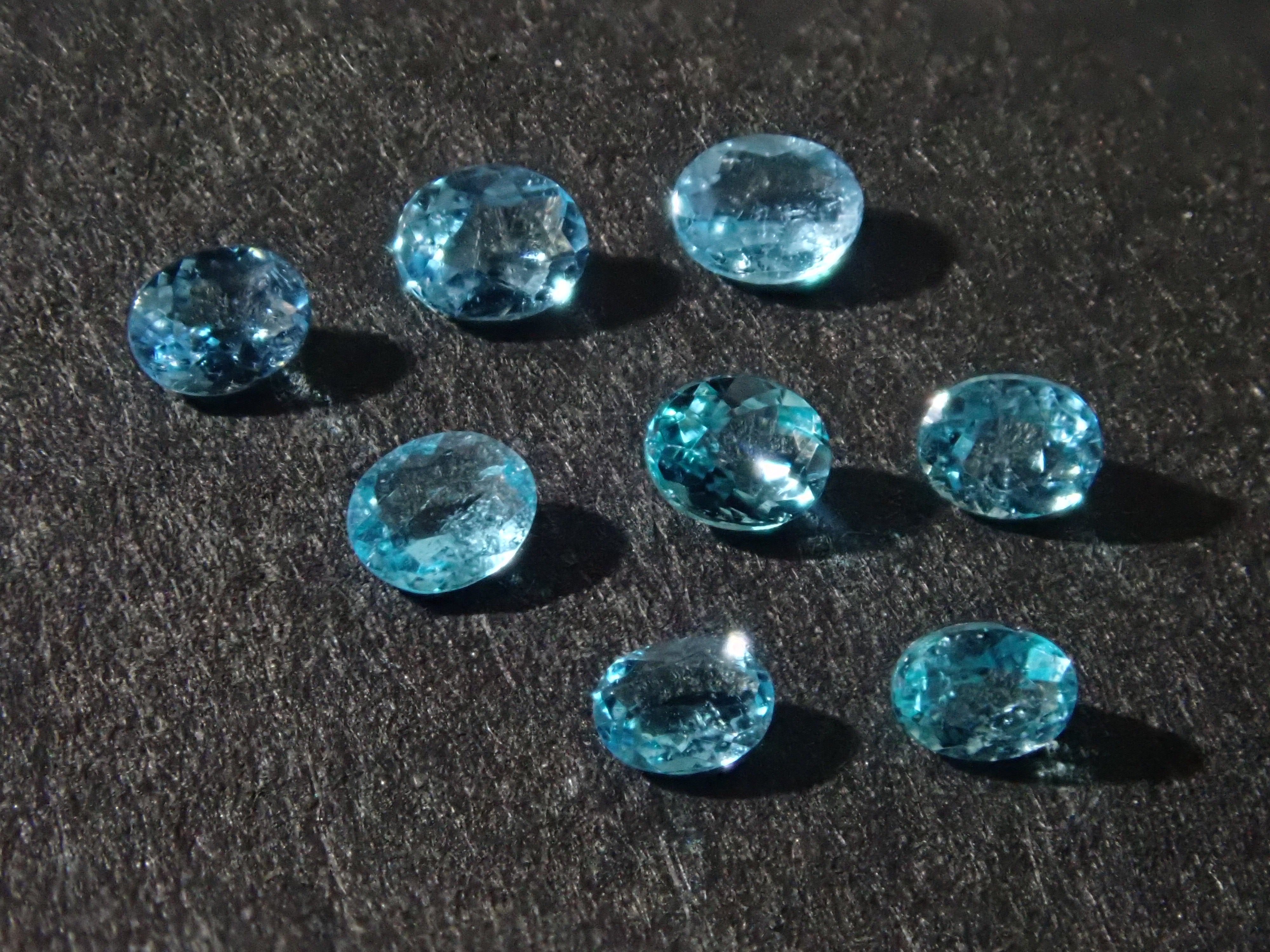 巴西帕拉伊巴碧璽（巴塔利亞礦，2.0 x 1.5mm）《多買有優惠》