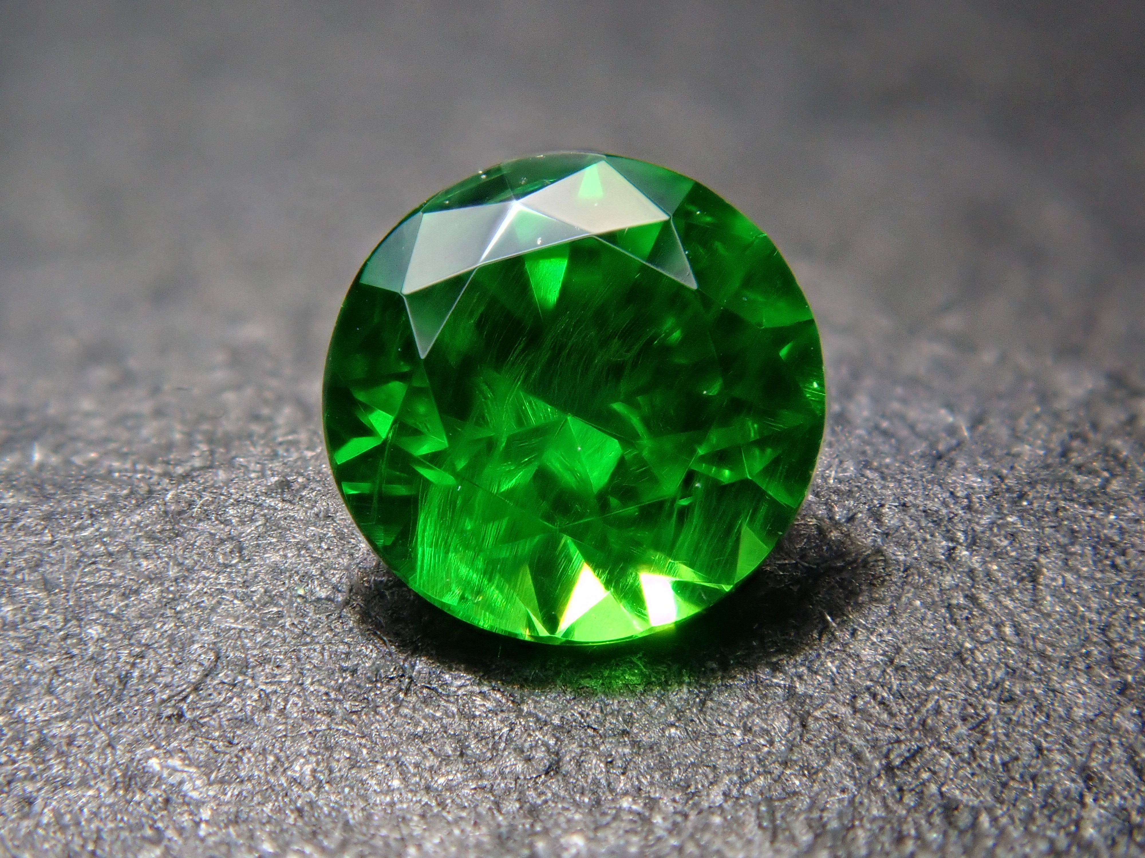 [12560849] Russian Demantoid Garnet (Horsetail) 0.162ct Loose Stone