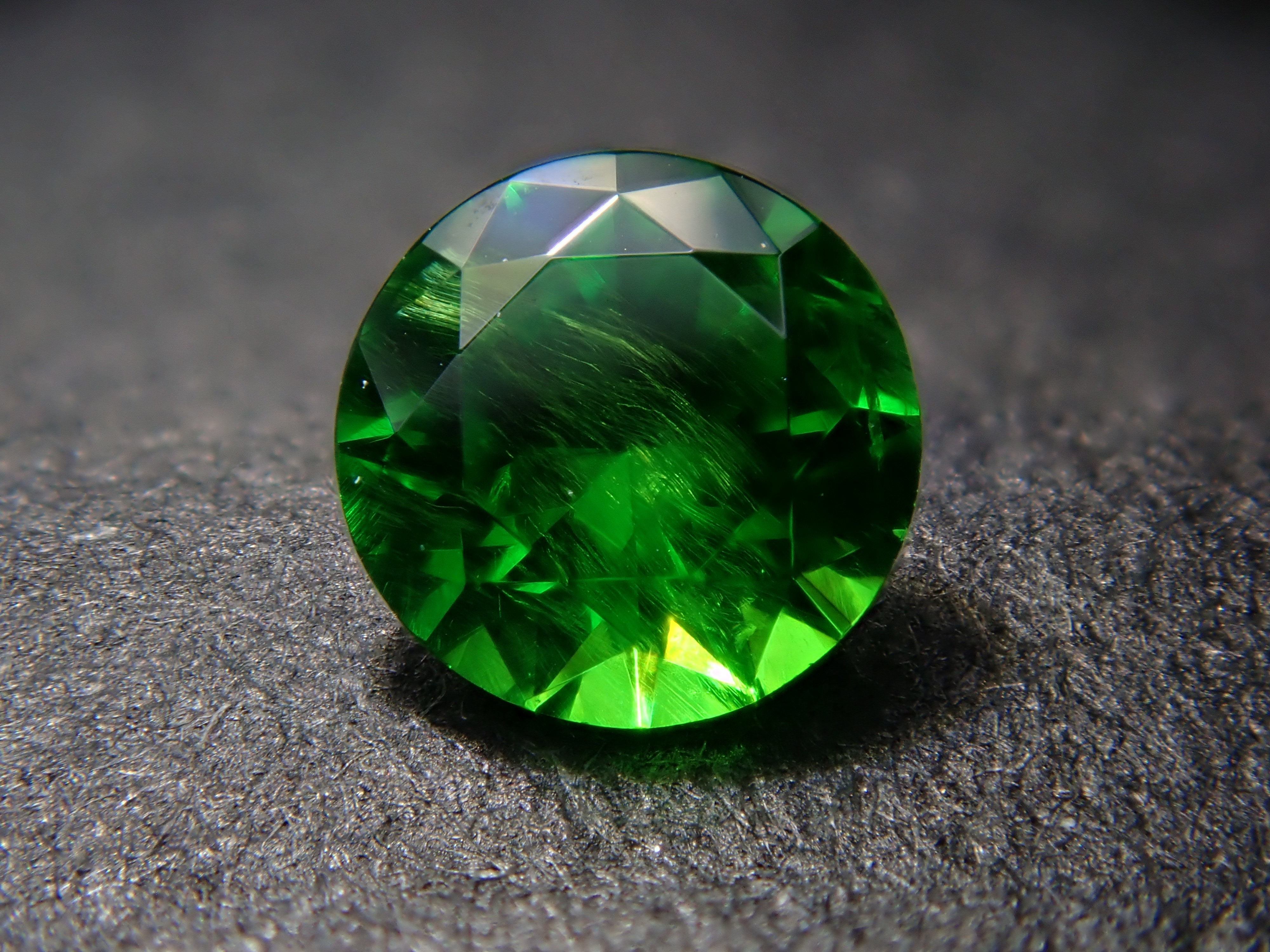 [12560849] Russian Demantoid Garnet (Horsetail) 0.162ct Loose Stone