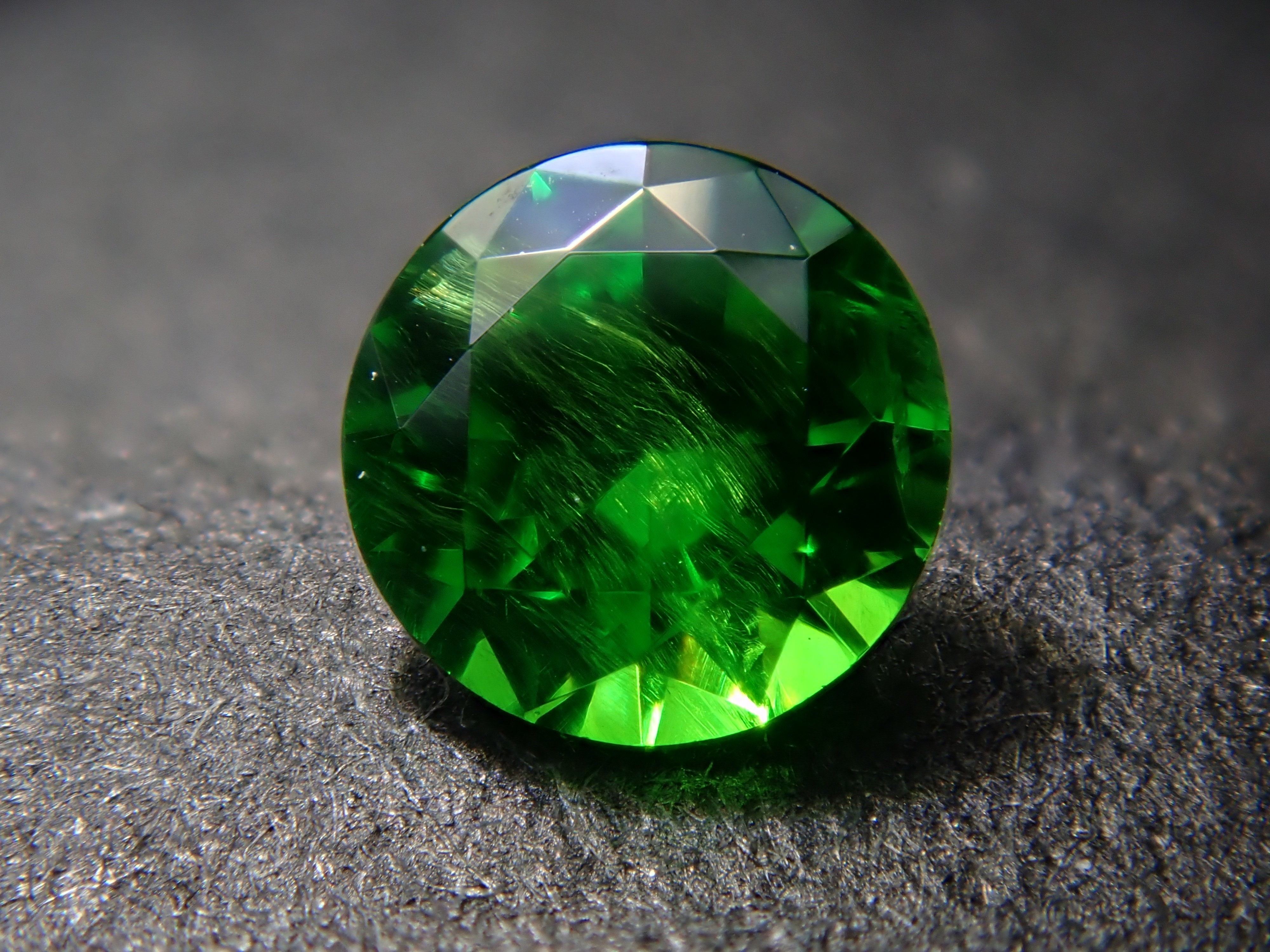 [12560849] Russian Demantoid Garnet (Horsetail) 0.162ct Loose Stone