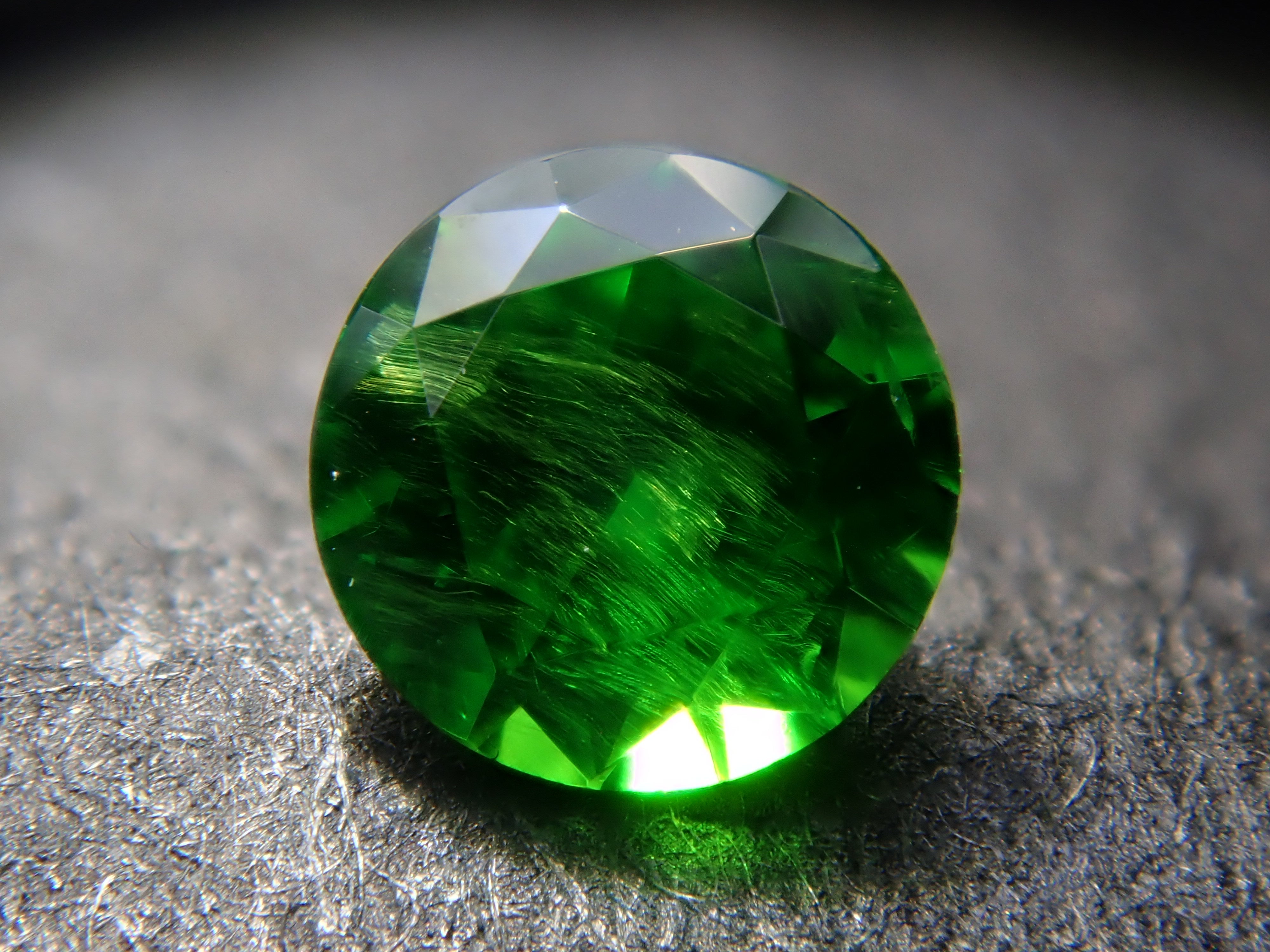 [12560849] Russian Demantoid Garnet (Horsetail) 0.162ct Loose Stone