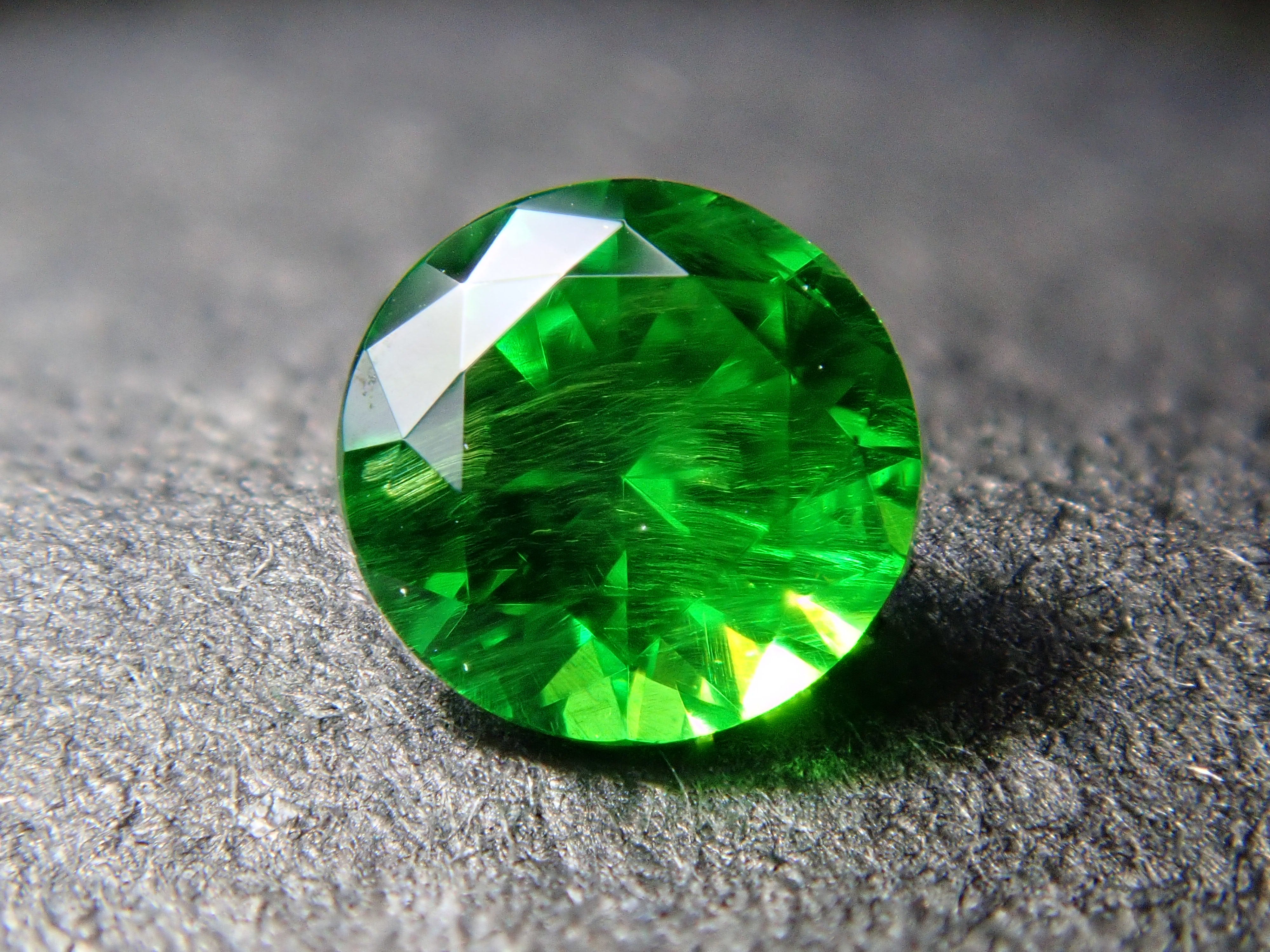 [12560849] Russian Demantoid Garnet (Horsetail) 0.162ct Loose Stone