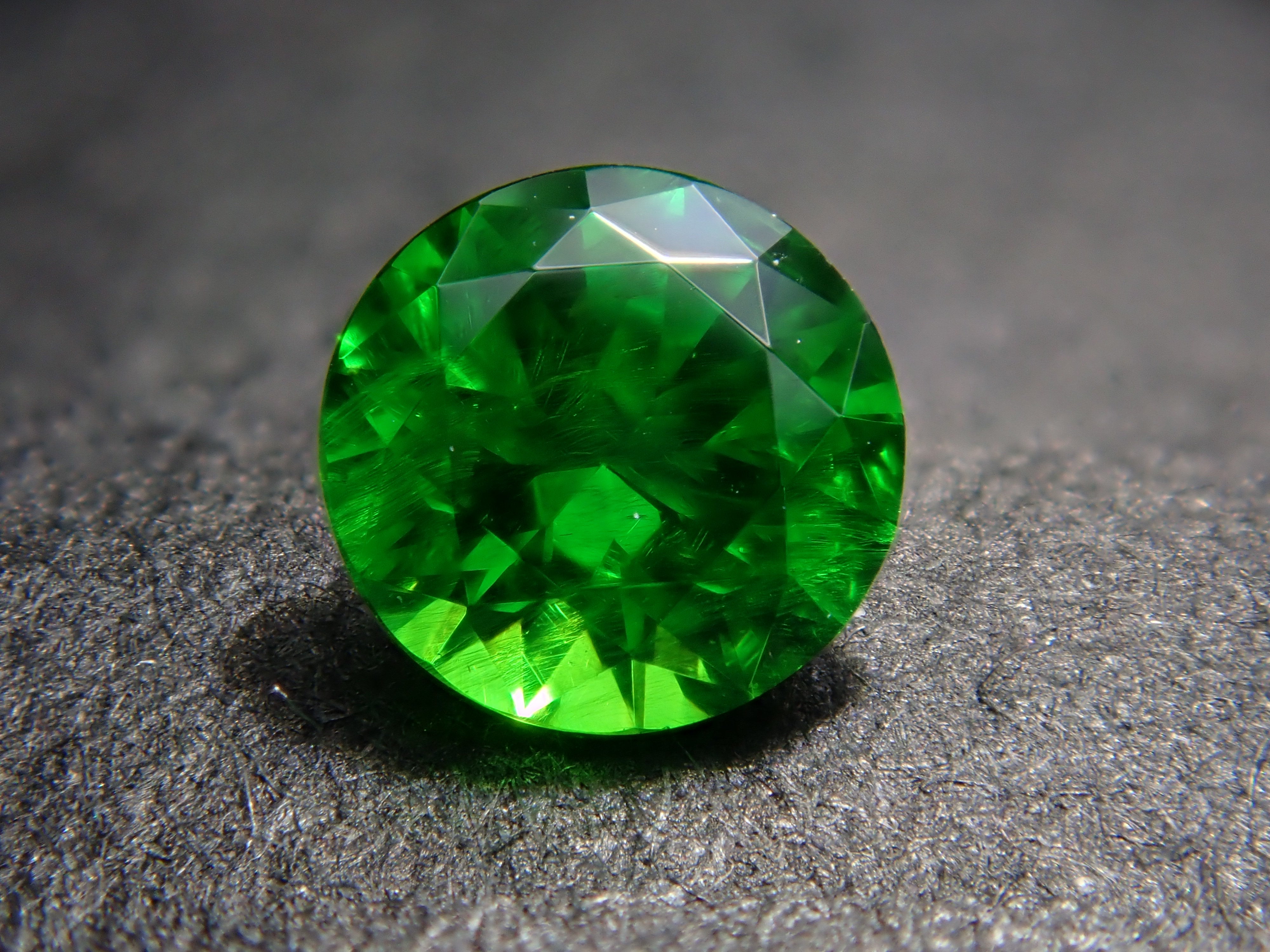 [12560849] Russian Demantoid Garnet (Horsetail) 0.162ct Loose Stone
