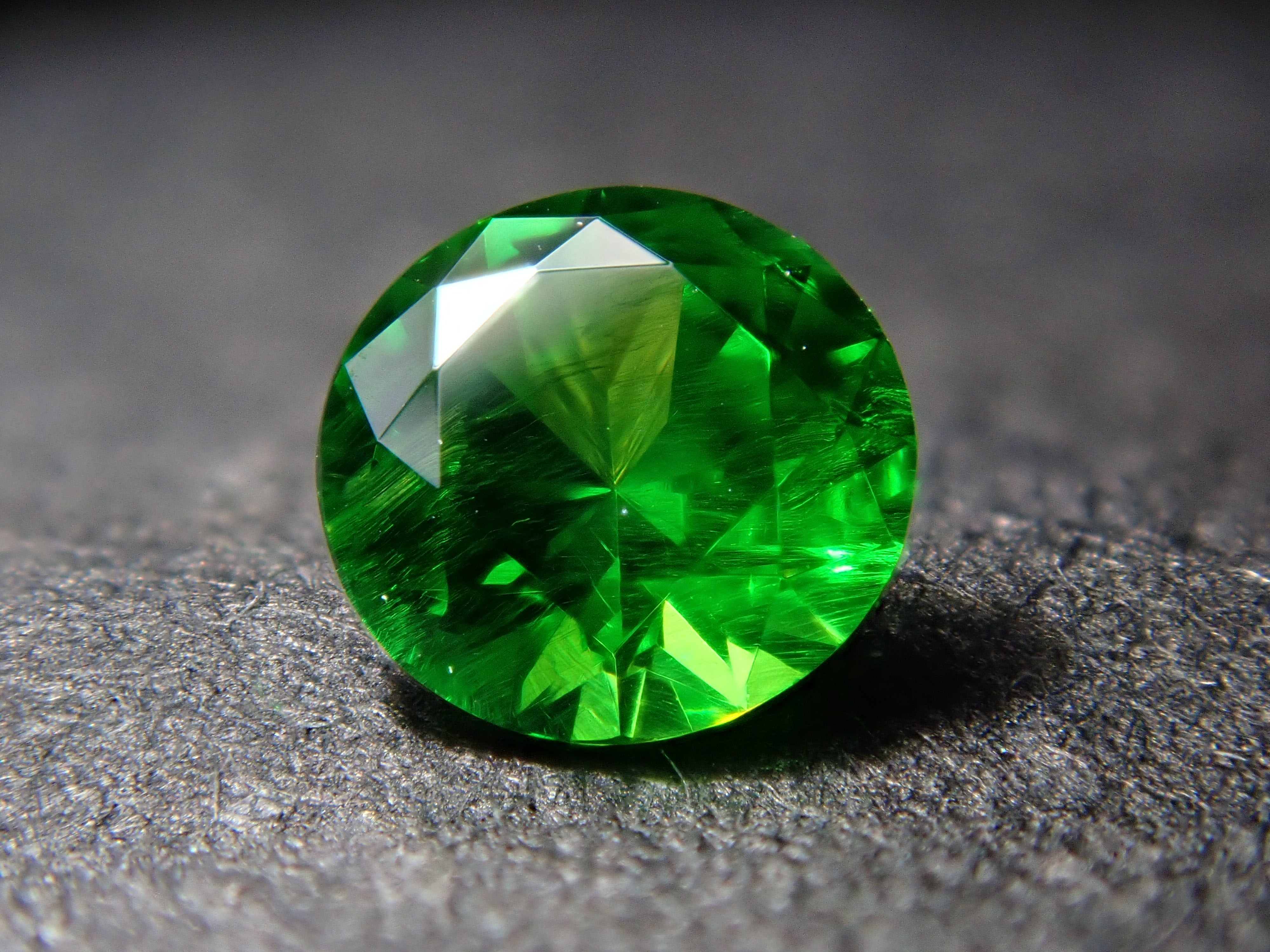 [12560849] Russian Demantoid Garnet (Horsetail) 0.162ct Loose Stone
