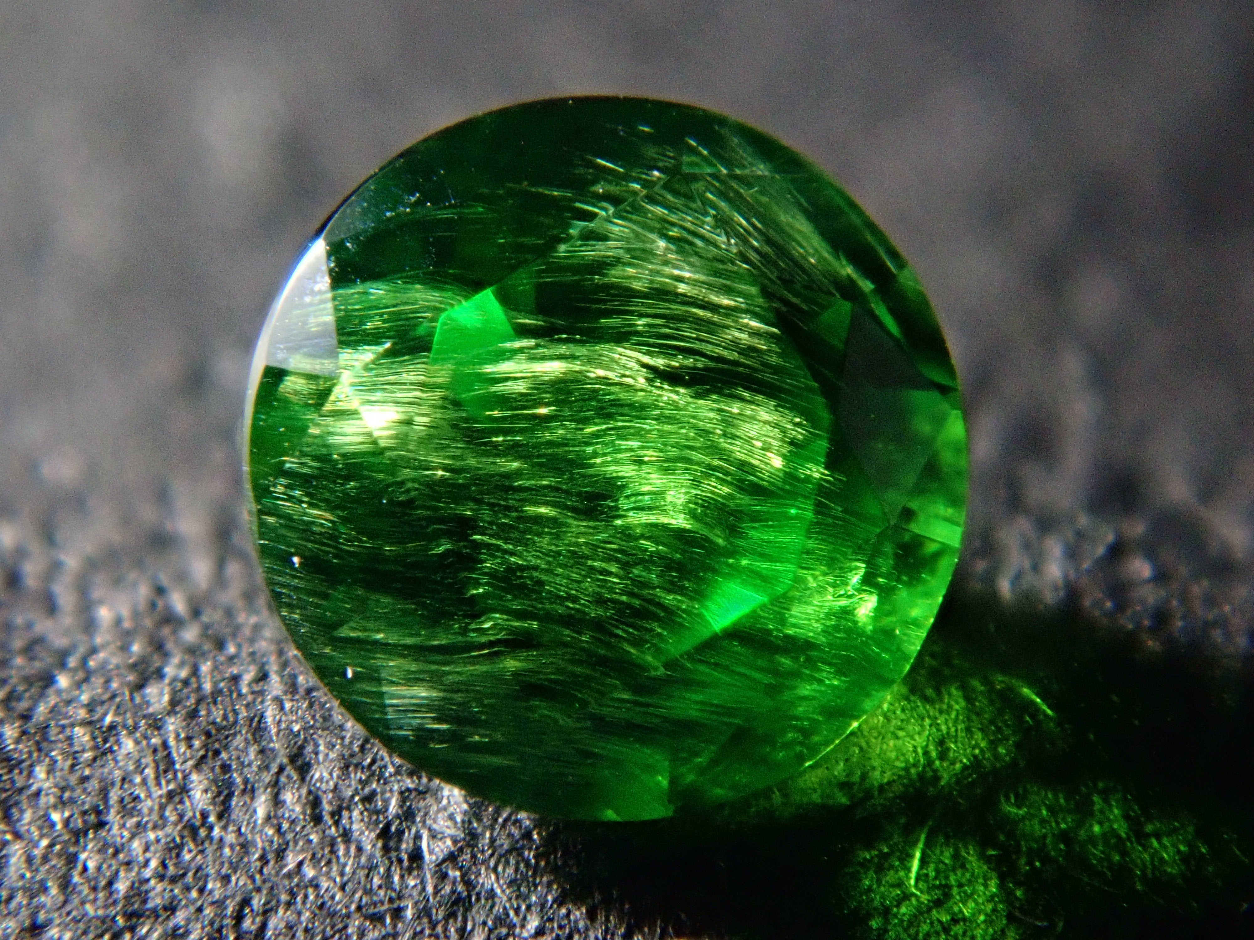 [12560849] Russian Demantoid Garnet (Horsetail) 0.162ct Loose Stone