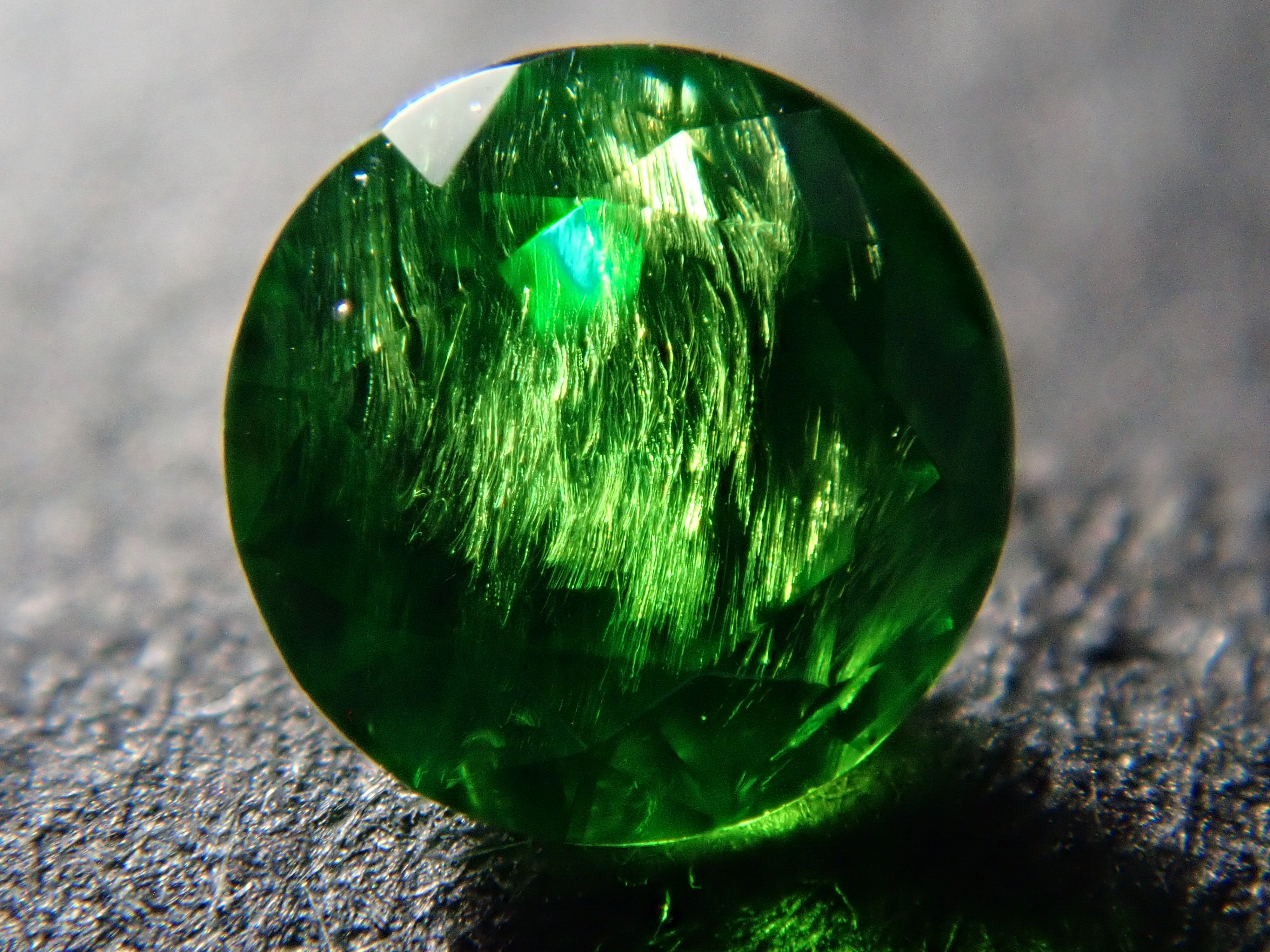 [12560849] Russian Demantoid Garnet (Horsetail) 0.162ct Loose Stone