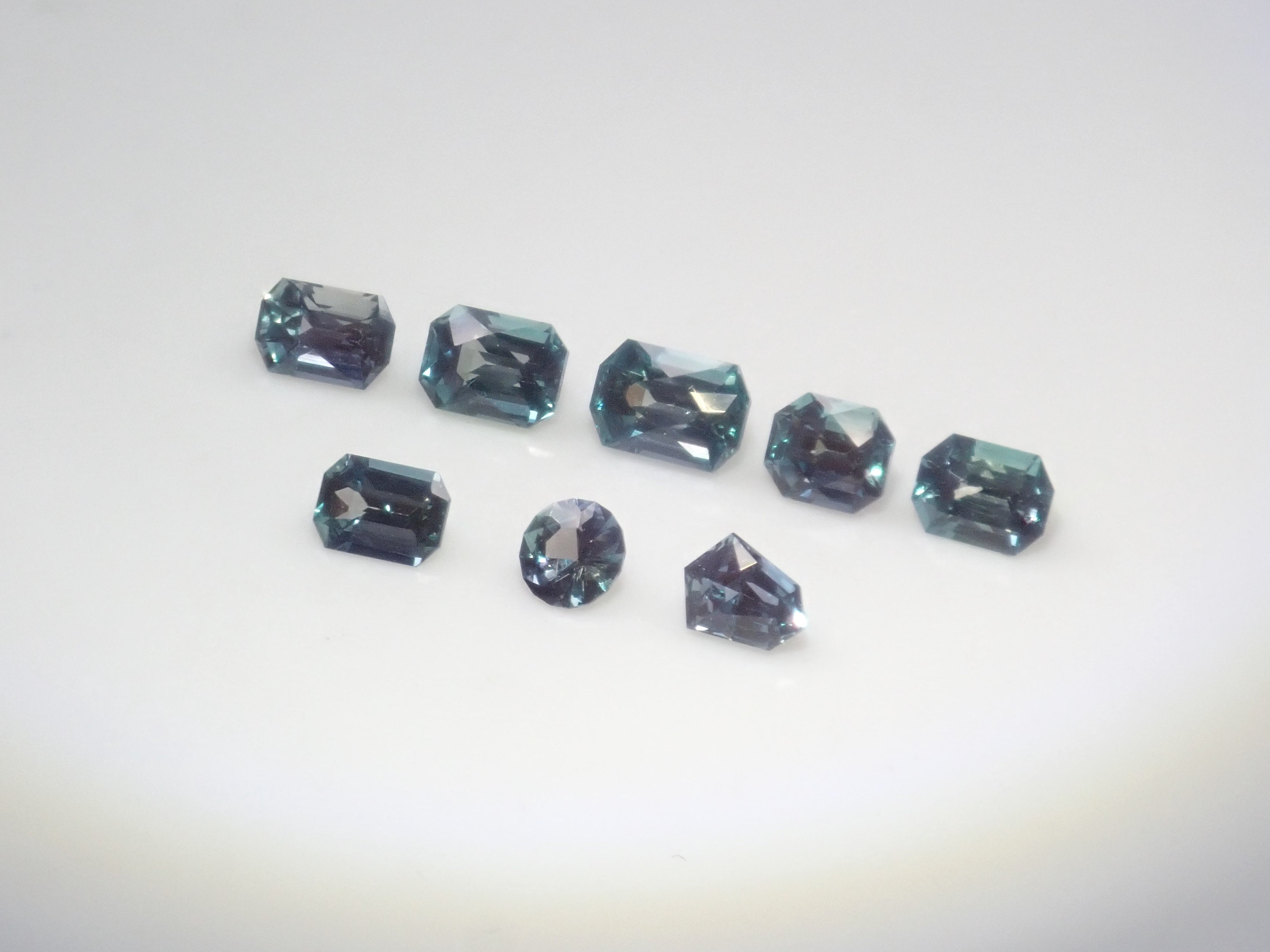 【11/8 22時販売】《限定8石》合成アレキサンドライト1石ルース（サンジェ氏のカスタムカット,シールドカット,オクタゴナルカットなど)《複数購入割引有》