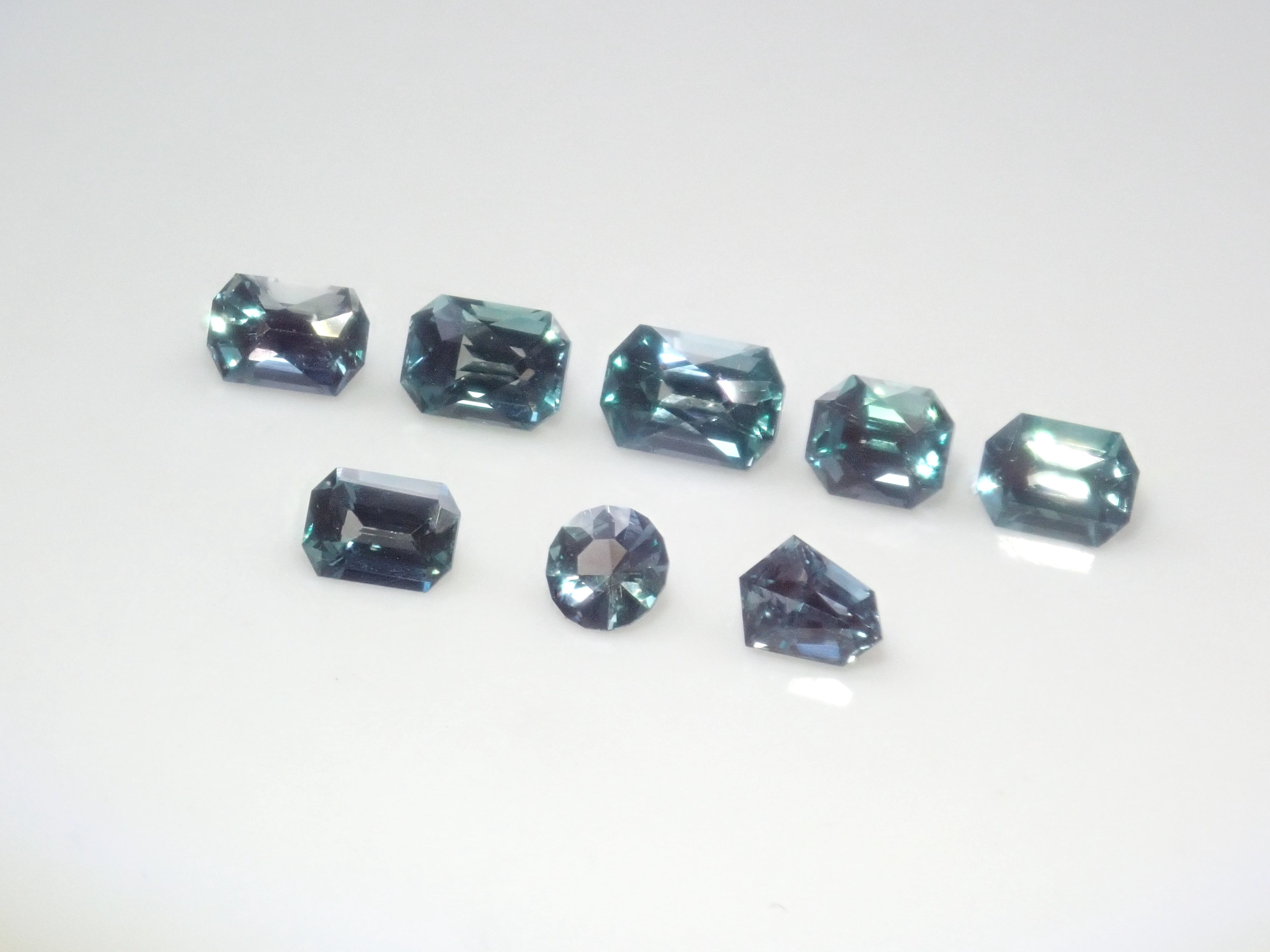 【11/8 22時販売】《限定8石》合成アレキサンドライト1石ルース（サンジェ氏のカスタムカット,シールドカット,オクタゴナルカットなど)《複数購入割引有》